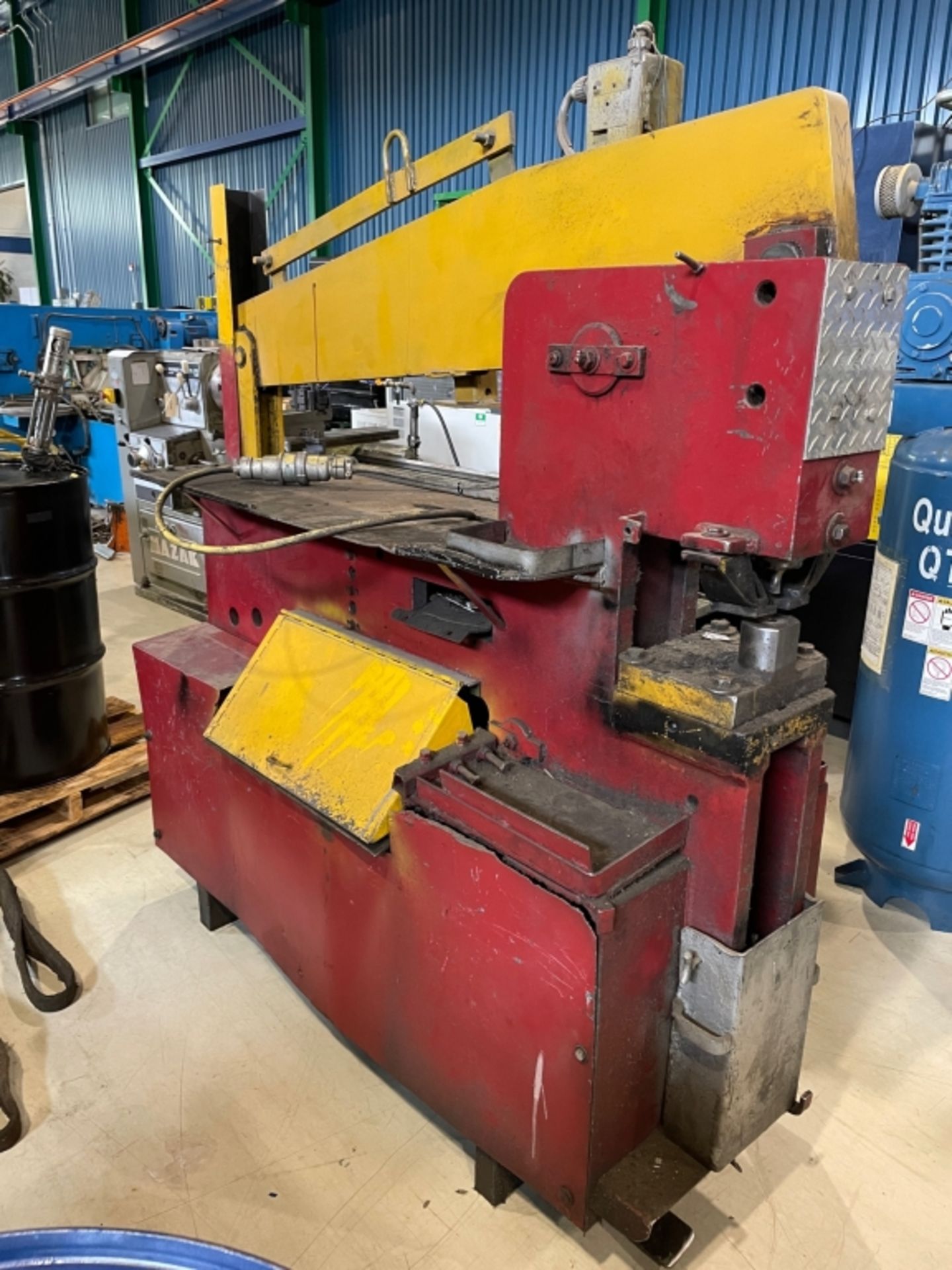 SCOTCHMAN 50 TON IRONWORKER MOD: 50, WITH ANGLE SHEAR PUNCHES AND DIES ** LOCATED IN VAUDREUIL - Image 2 of 5