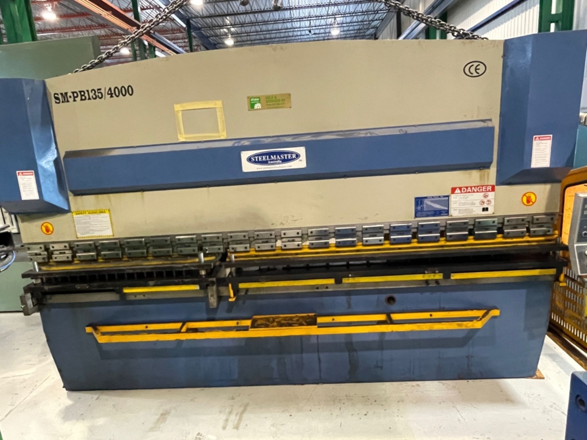 (2009) STEELMASTER 135 TON X 13' PRESS BRAKE MOD: SM-PB 135 / 4000, DNC-69 CONTROL, SN: 967465, 415V - Image 2 of 10