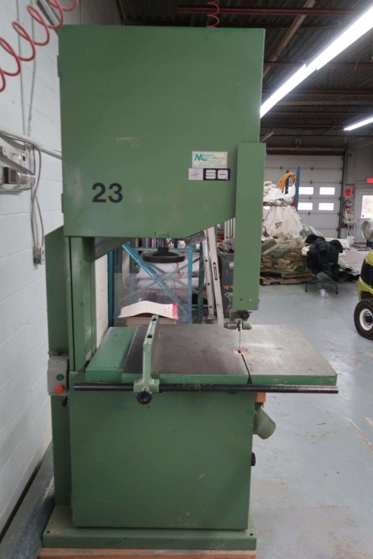 MEBER 24'' VERTICAL BAND SAW MOD: SN/SQ ** LOCATED IN MIRABEL QC **