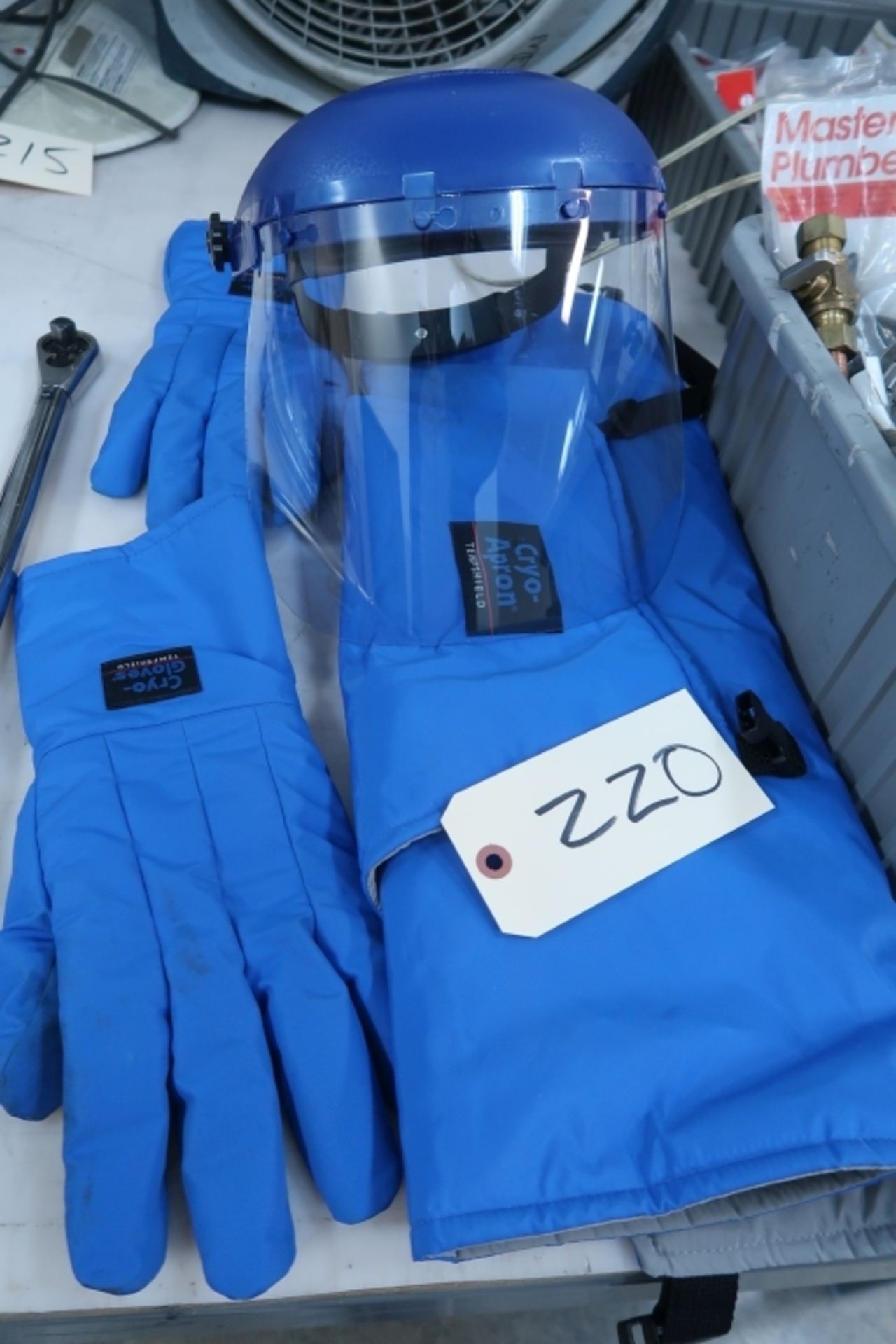 SET OF CRYO GLOVES, APRON AND FACE SHIELD