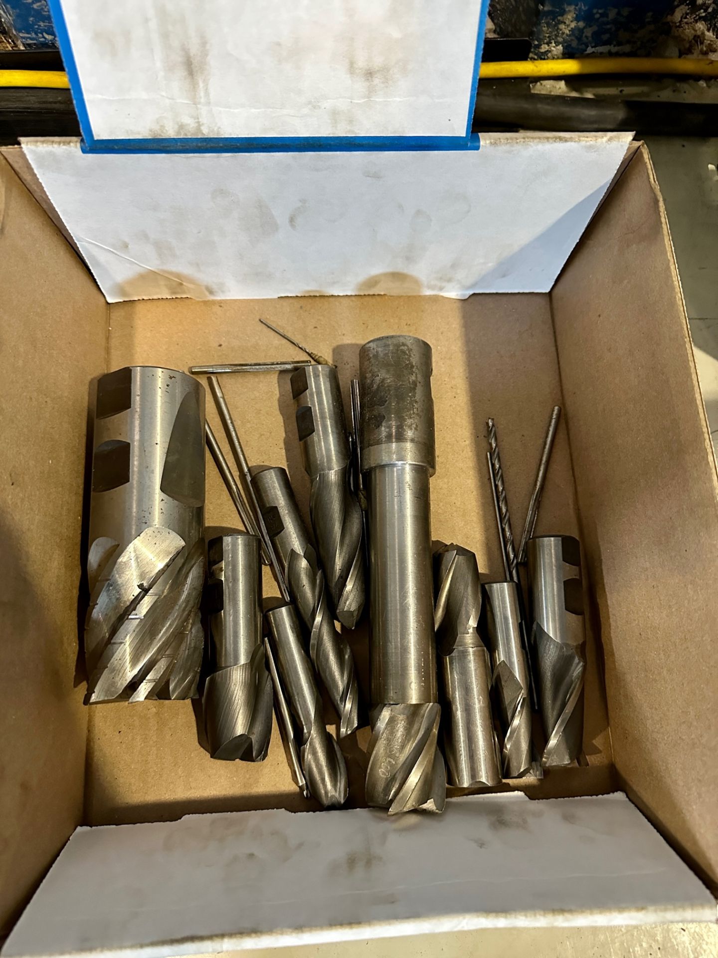LOT OF ASSORTED END MILLS * LOCATED IN MONTREAL QC *