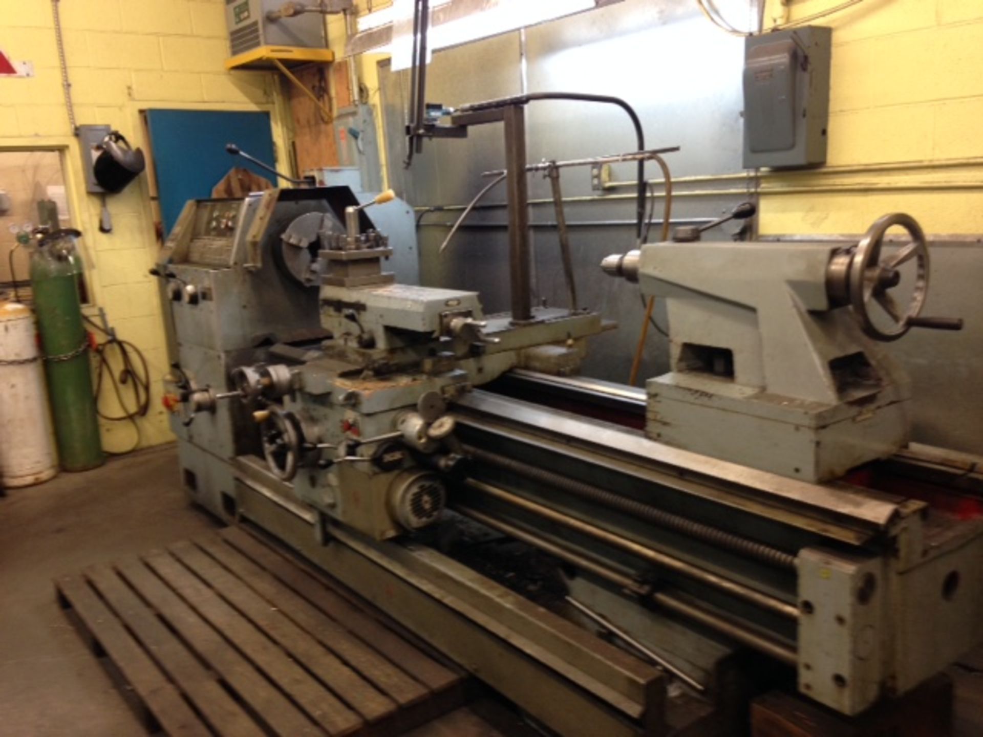 (1979) SZIM ENGINE LATHE 20''/32'' X 120'', 3'' BORE, STEADY REST, TAILSTOCK, SEE PHOTOS FOR SPECS *