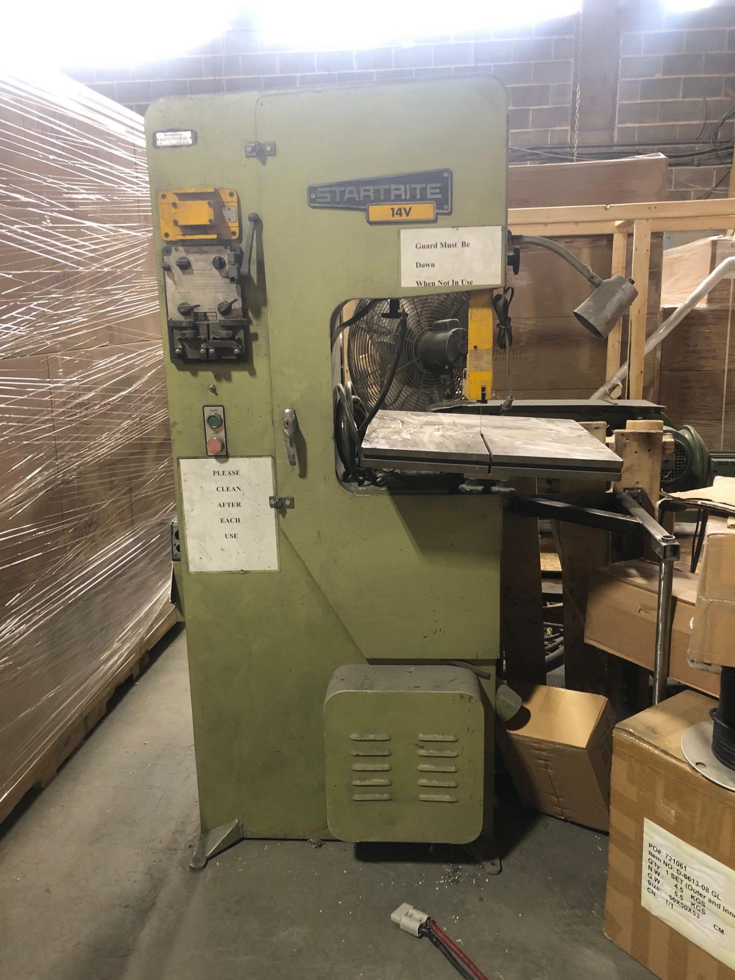 STARTRITE VERTICAL BAND SAW MOD: 14V, 575V 3PH * LOCATED AT 2630 SABOURIN ST., ST-LAURENT QC *