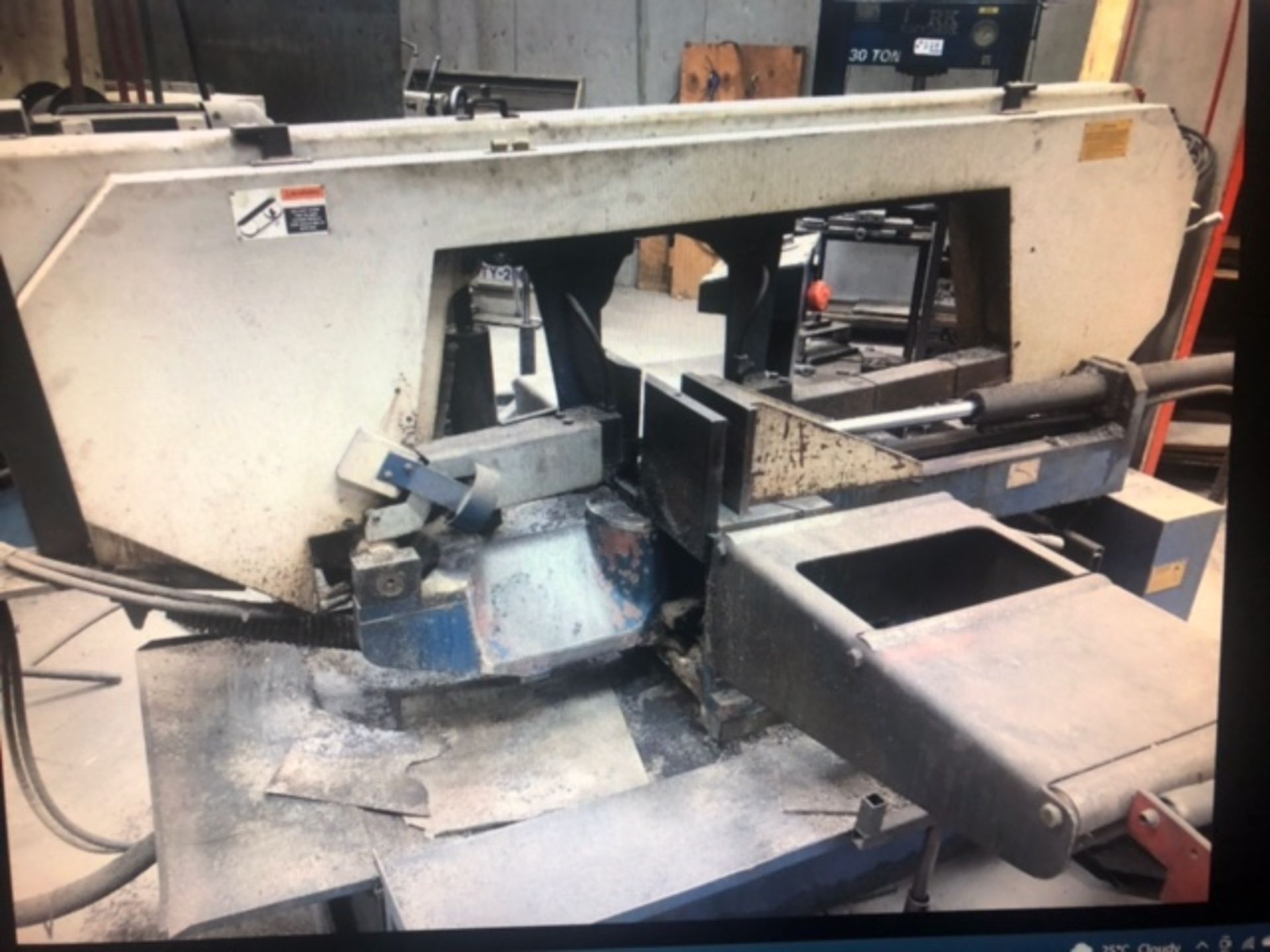 (2005) ELITE SEMI-AUTO HORIZONTAL DOUBLE MITERING BAND SAW MOD:UE 331DSA, SN: 050267 * LOCATED AT - Image 2 of 5