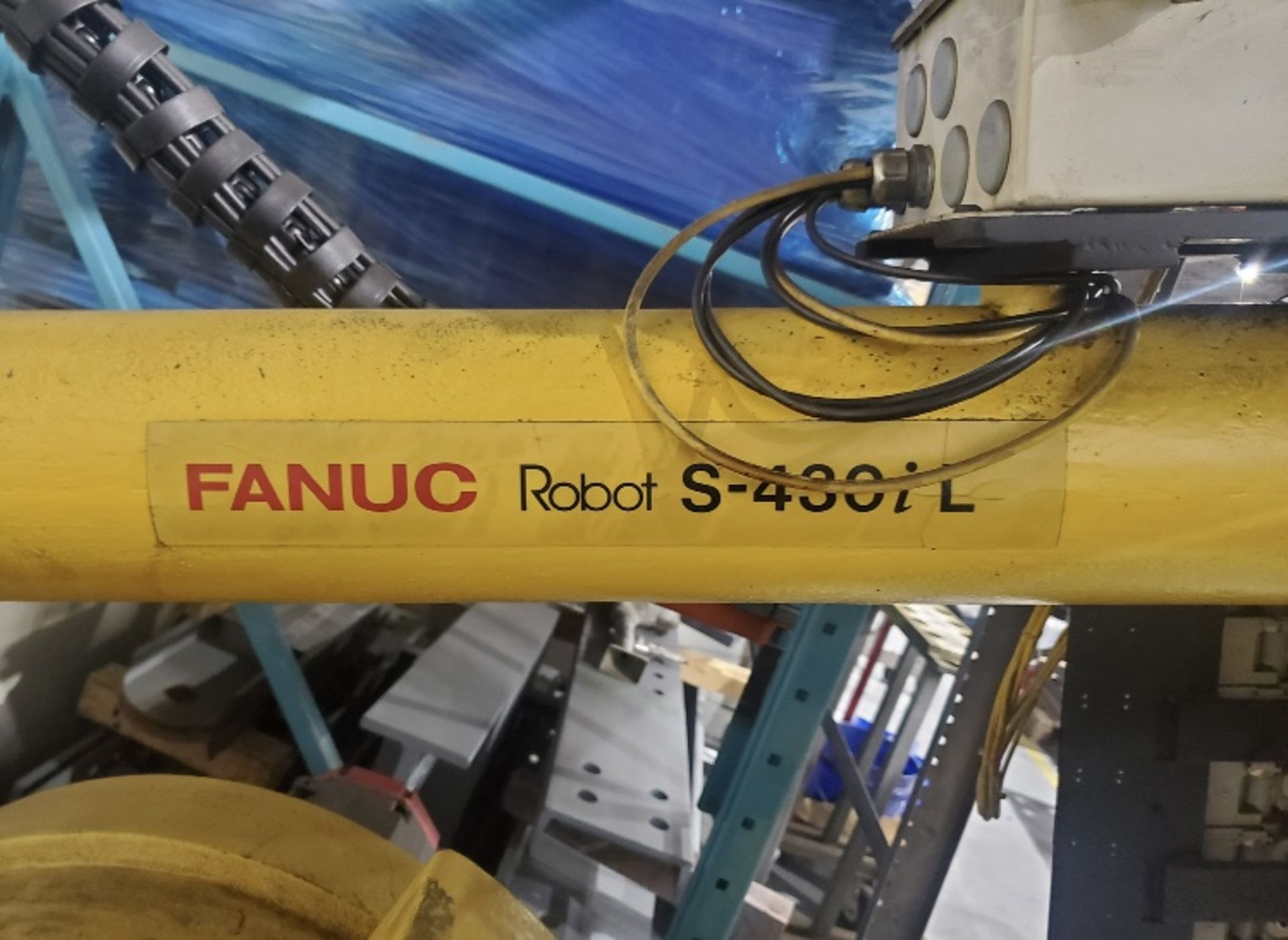 (2001) FANUC ROBOT MOD: S-430 Il / 125, FANUC R-J3 CONTROL * LOCATED AT 153 MONTÉE DE LIESSE ST., - Image 3 of 5