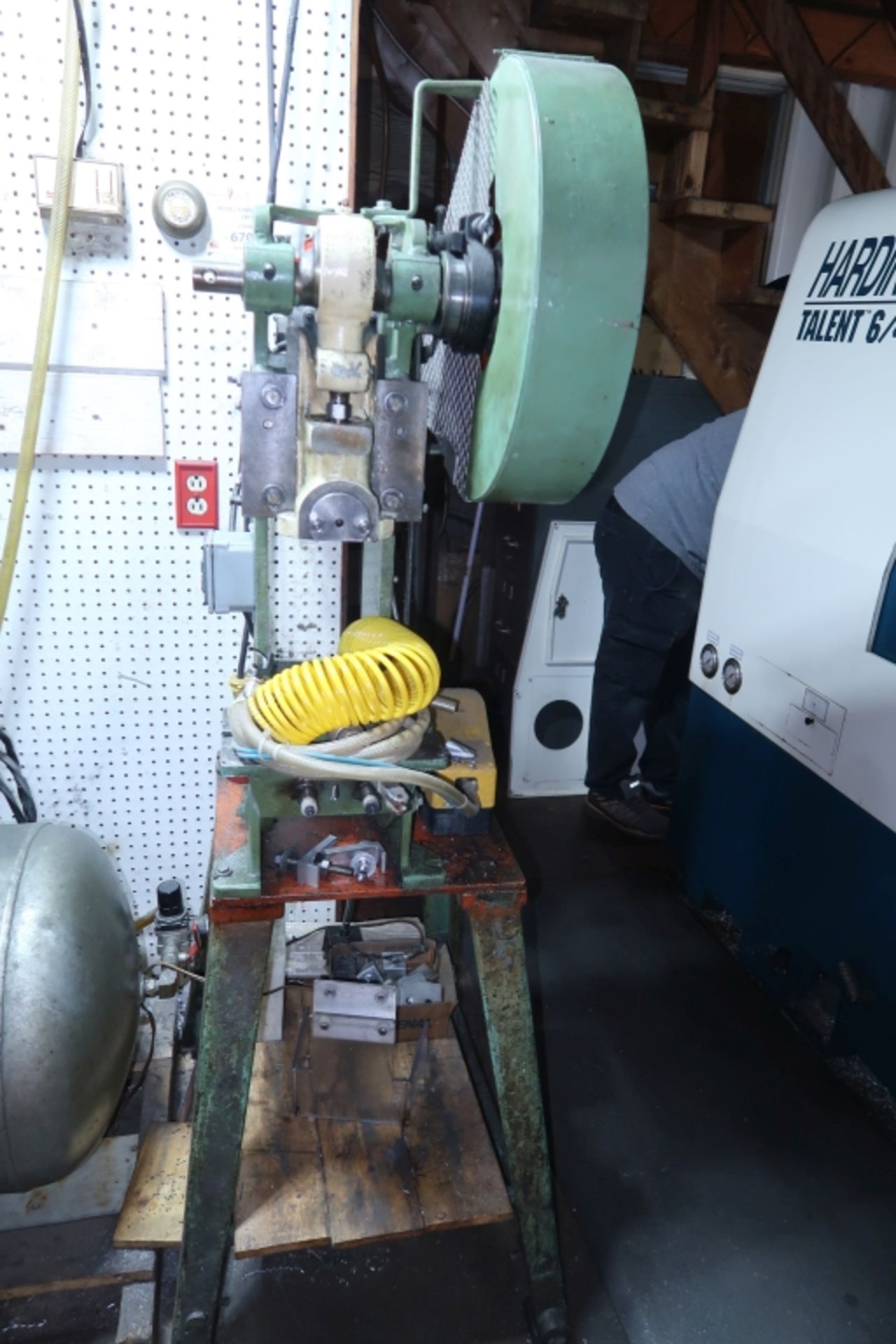 8 TON OBI PUNCH PRESS W/ FOOT PEDAL *LOCATED AT 1515 PALERME ST., BROSSARD QC*