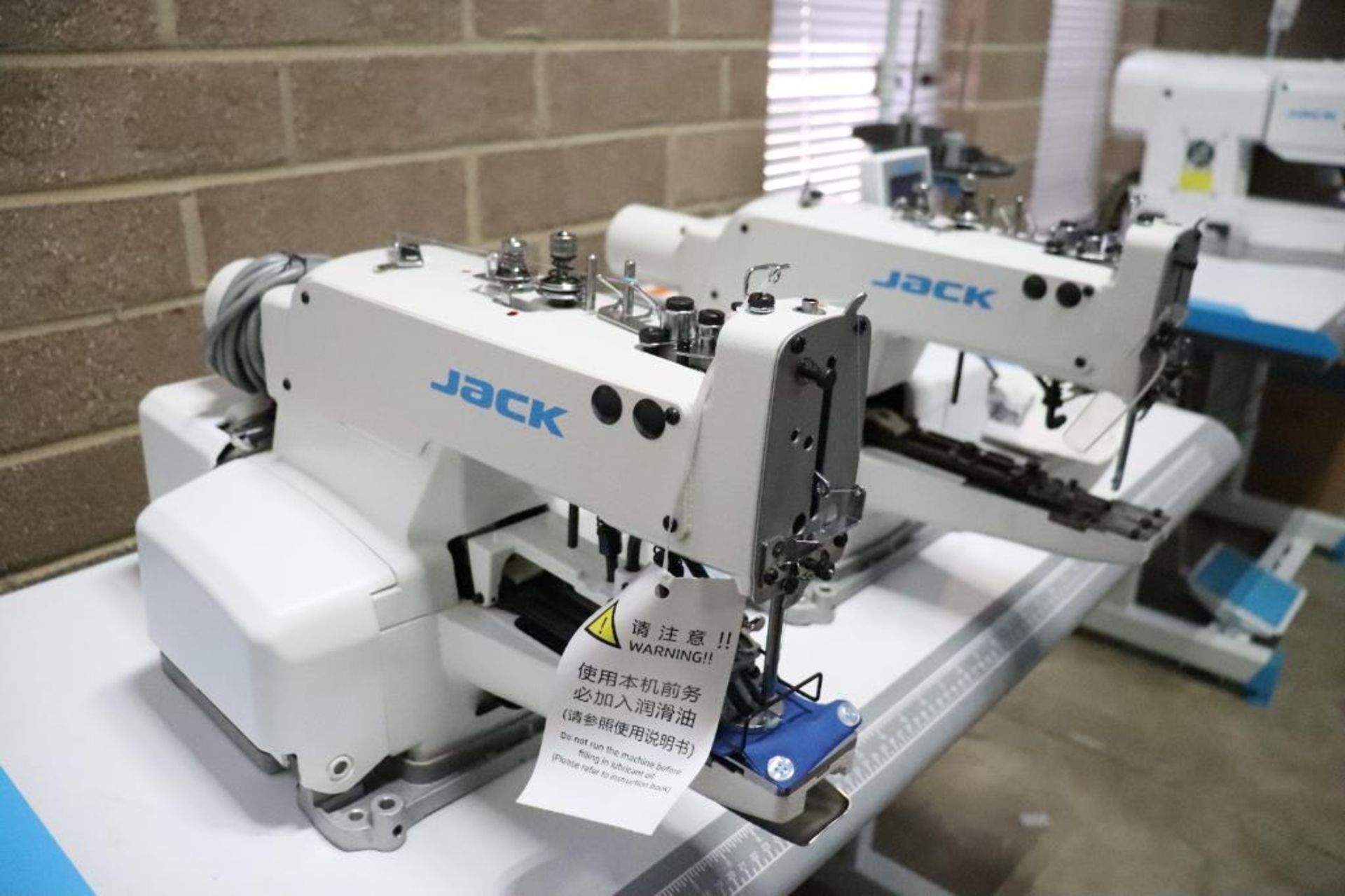 Jack JK-T1377E chainstitch, button attaching machine, new w/ parts machine - Image 5 of 16