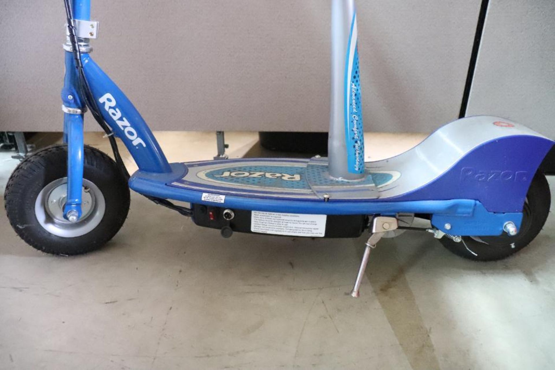 Razor scooter - Image 2 of 3