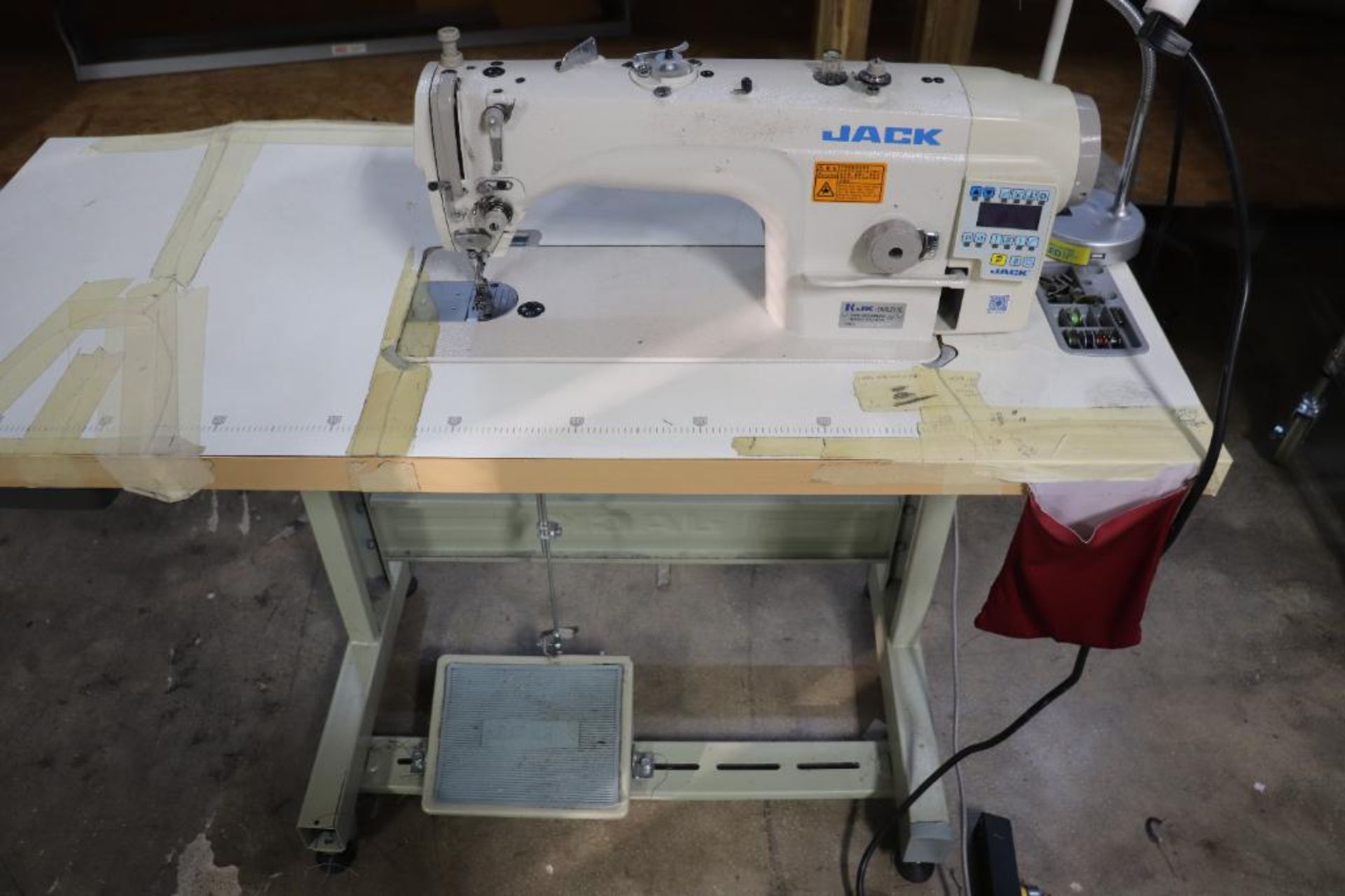 Jack JK-SHIRLEY IIE lockstitch sewing machine