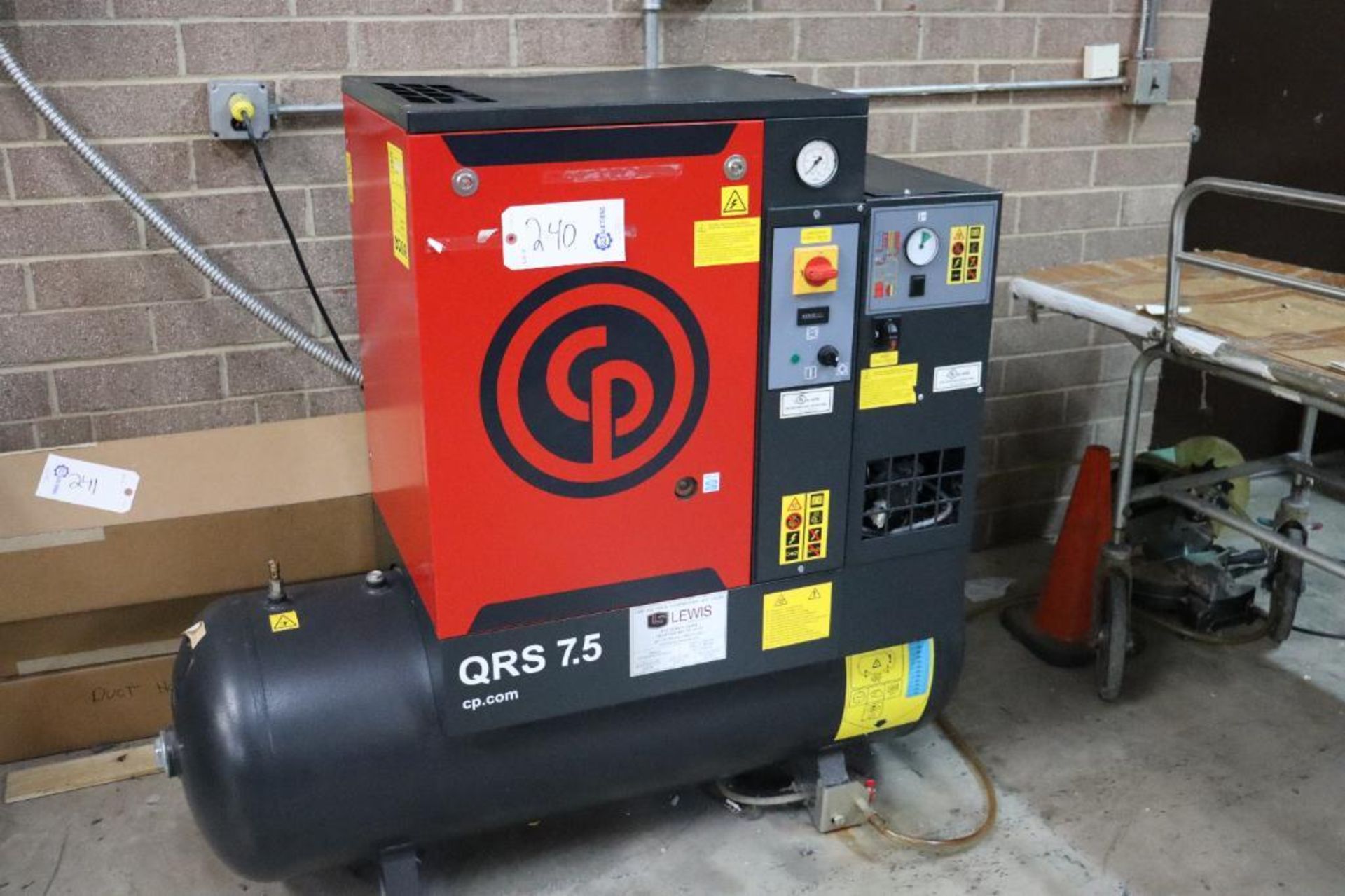 Chicago Pneumatic QRS 7.5 rotary screw air compressor w/ dryer - Image 2 of 8