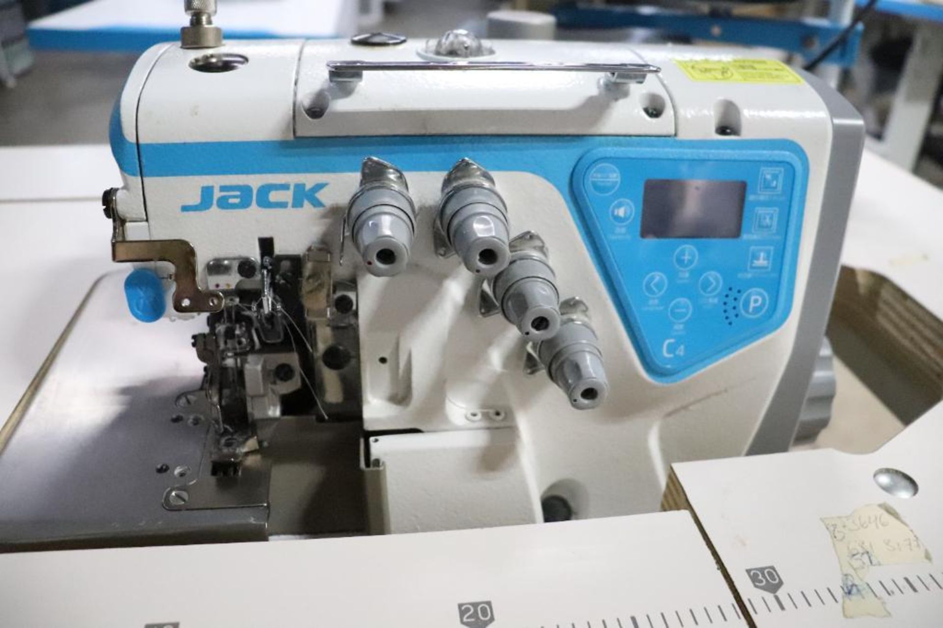 Jack C4-4-M03/333 computerized overlock sewing machine