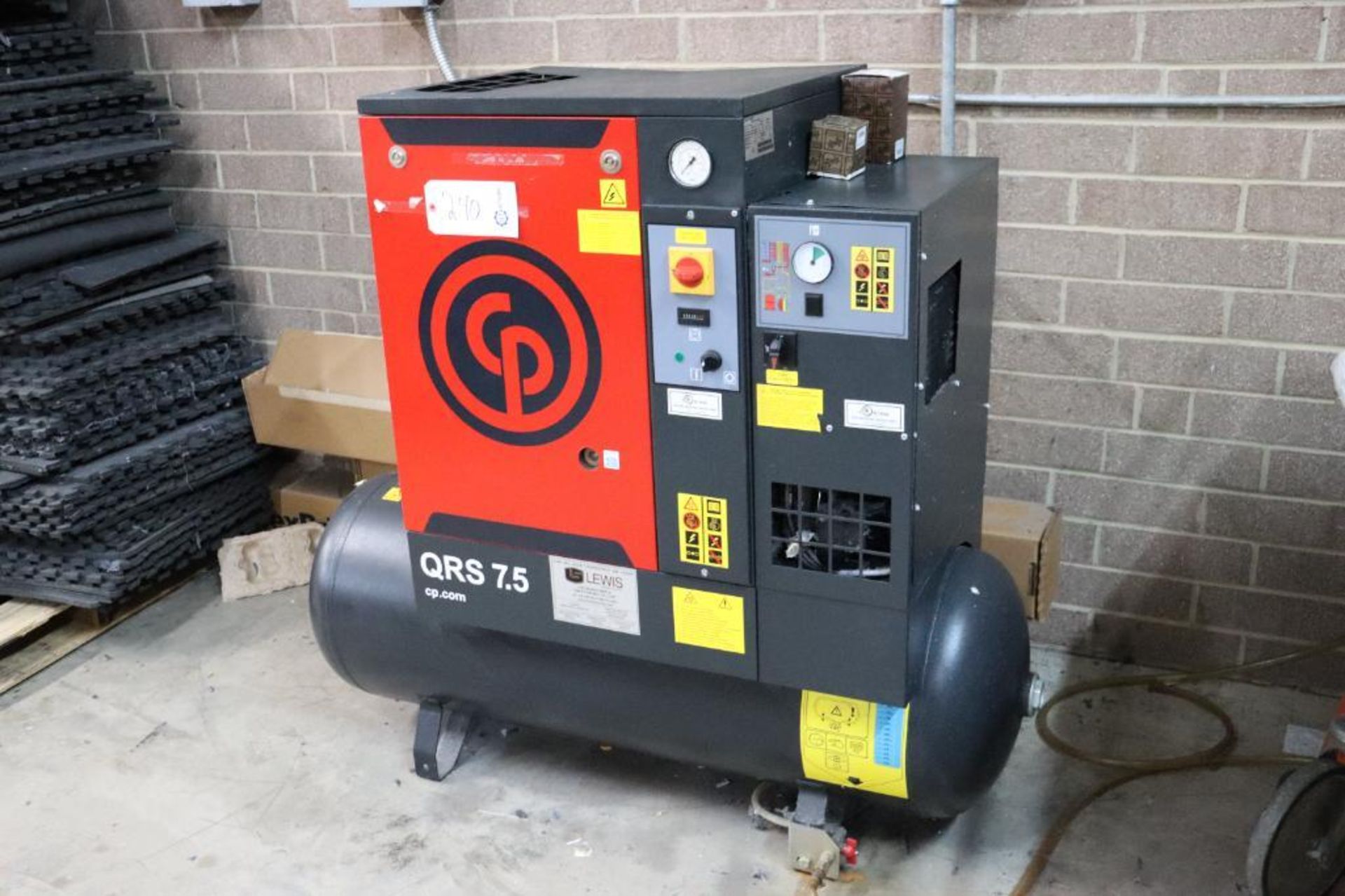 Chicago Pneumatic QRS 7.5 rotary screw air compressor w/ dryer