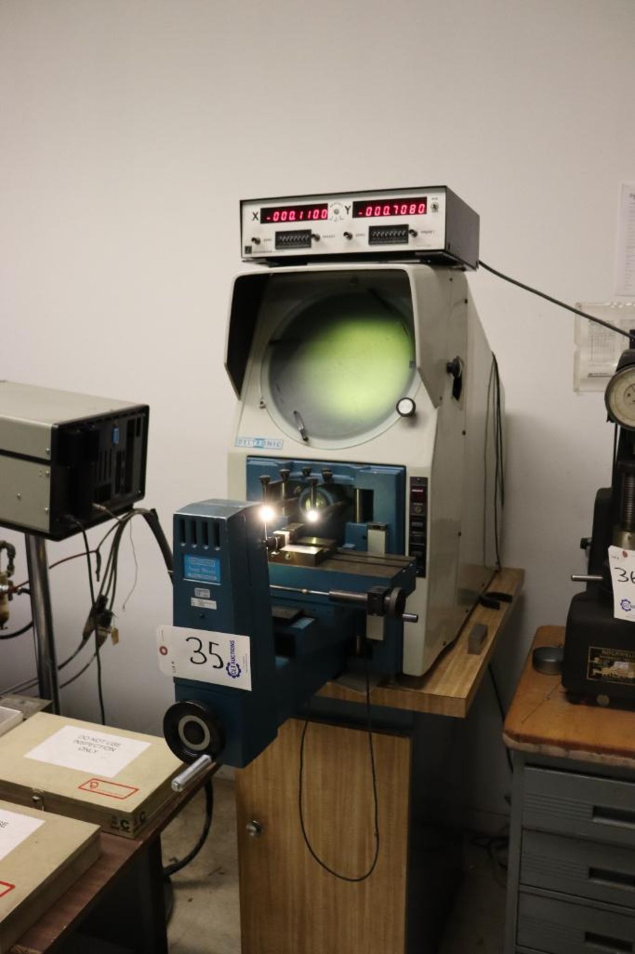 Deltronic DH-14 optical comparator