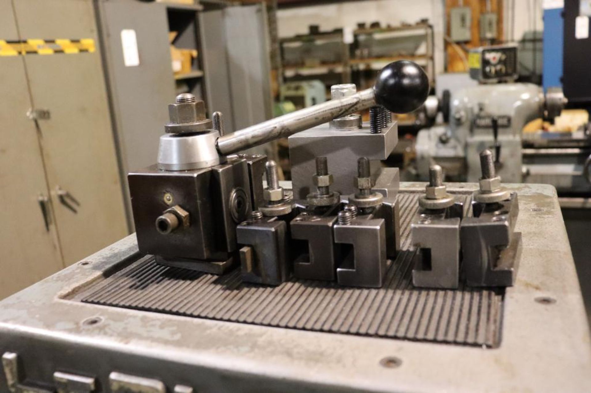 LeBlond Regal 15" x 30" servo shift engine lathe - Image 9 of 22