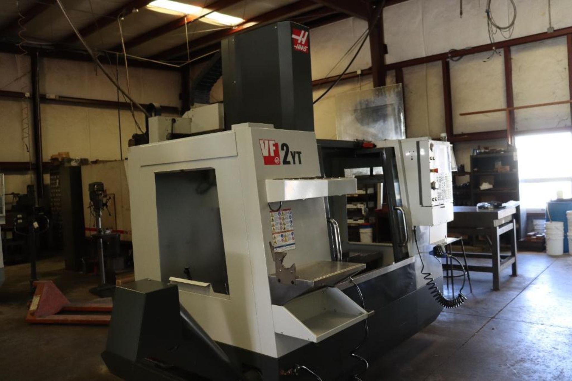 HAAS VF-2 YT vertical machining center - Image 22 of 32