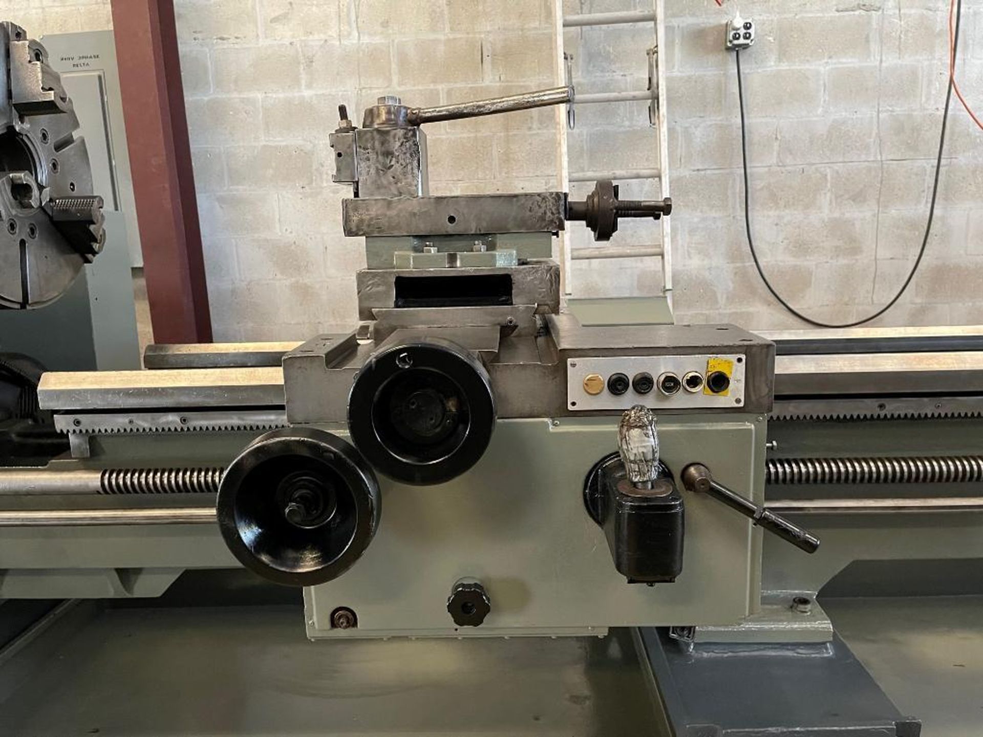 Clausing Colchester 30"/41" x 120" gap bed lathe - Image 8 of 13