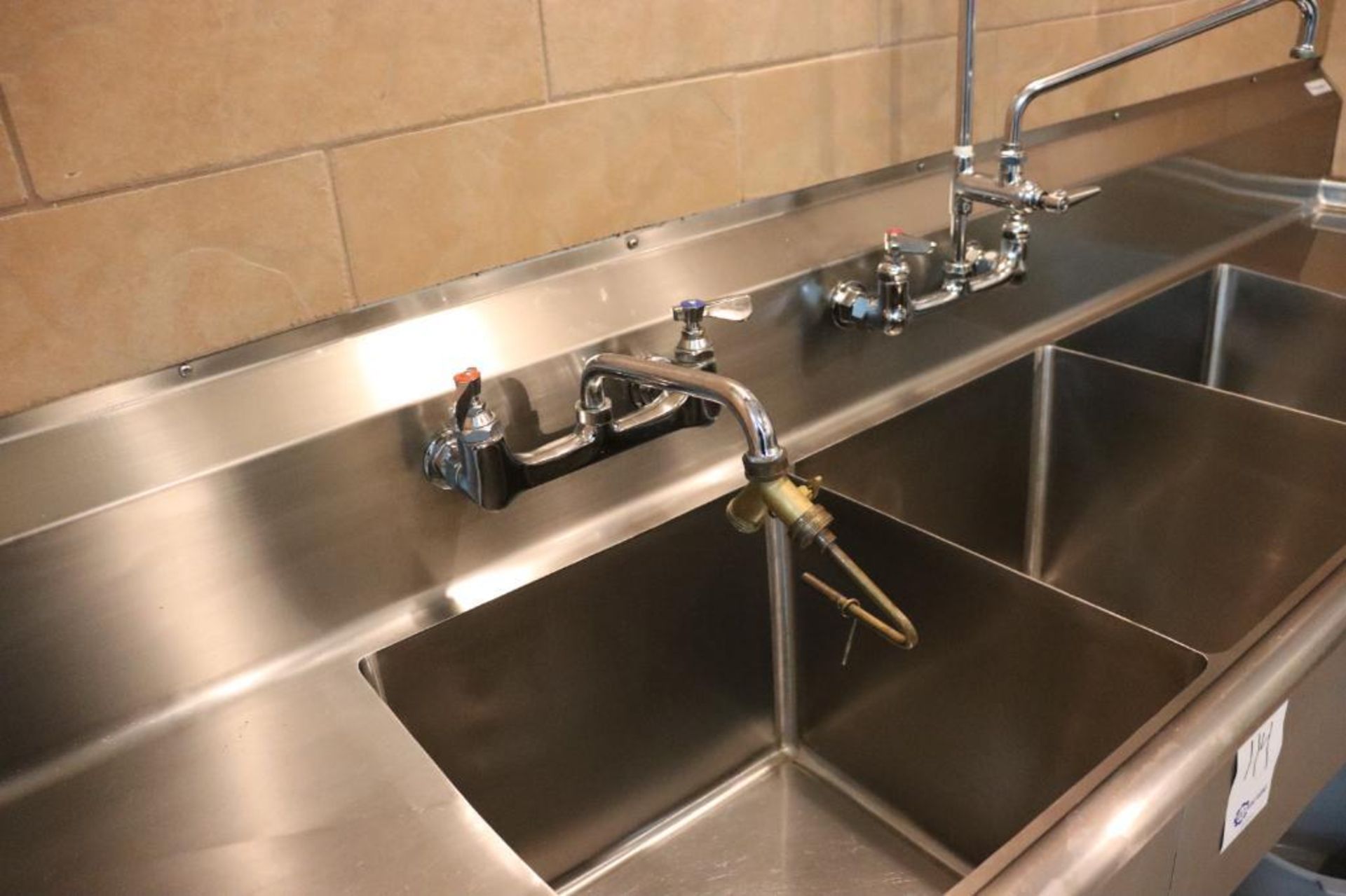3 compartment commercial sink - Image 4 of 10