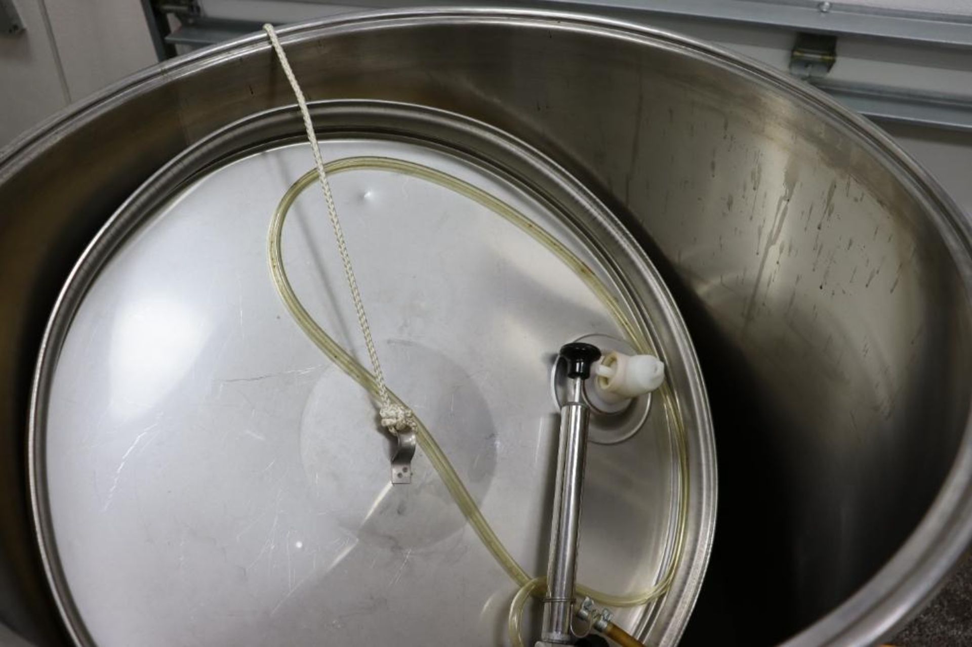 400 liter variable capacity wine fermenting tank - Image 6 of 13