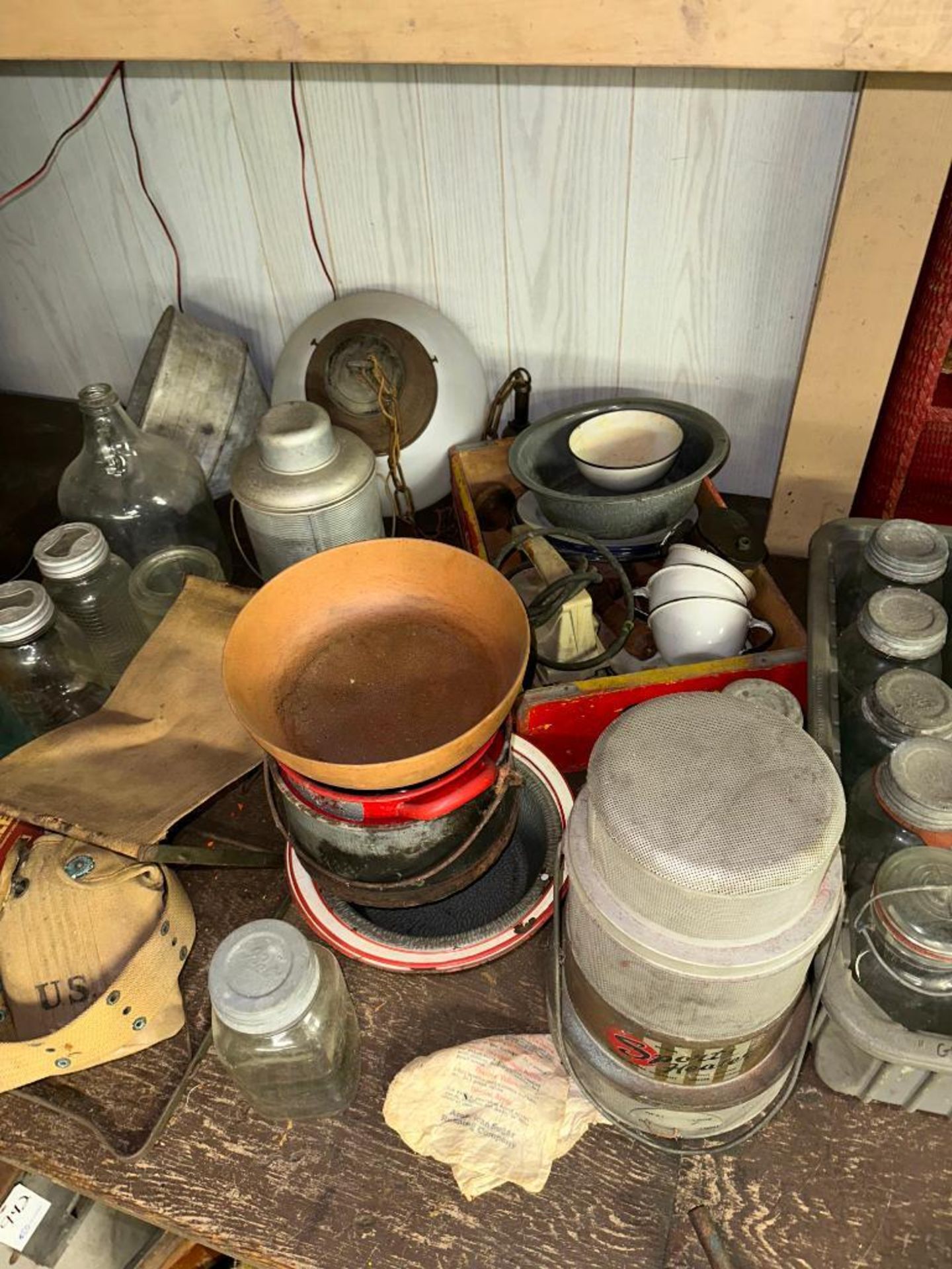 Vintage jars & more, contents of shelf - Image 6 of 9