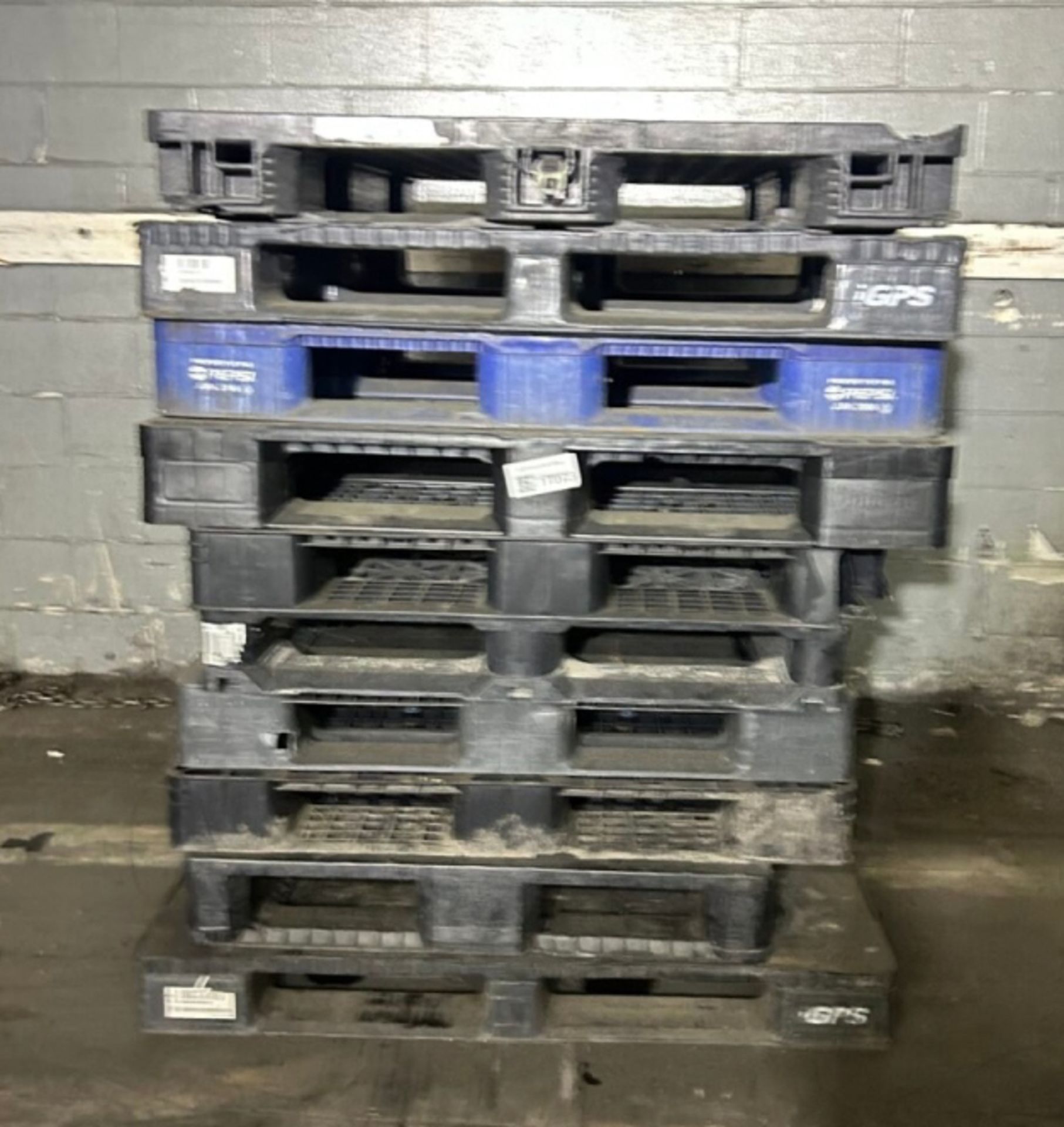 (10) Plastic Pallets