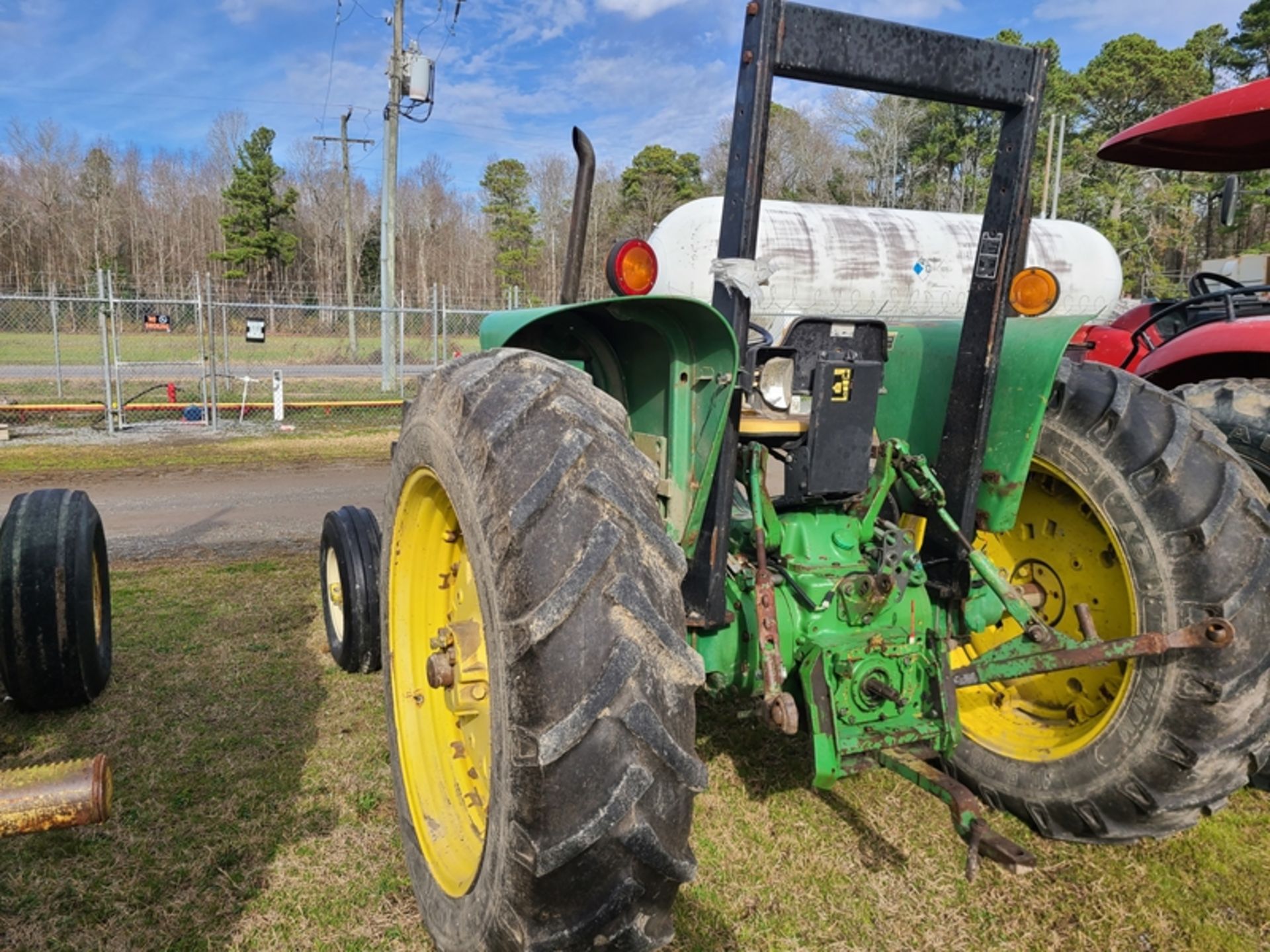 JD 2555 tractor - SERIAL: L02555G699450 - Image 3 of 5