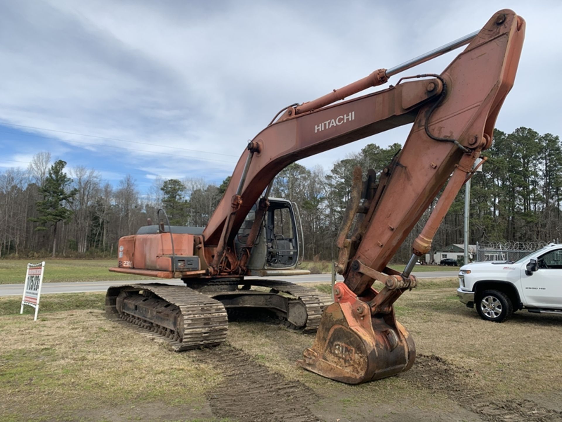 HITACHI EX 230LC-5 excavator with manual thumb - 5557 hrs showing serial # ANT400073 new hydraulic - Image 2 of 12