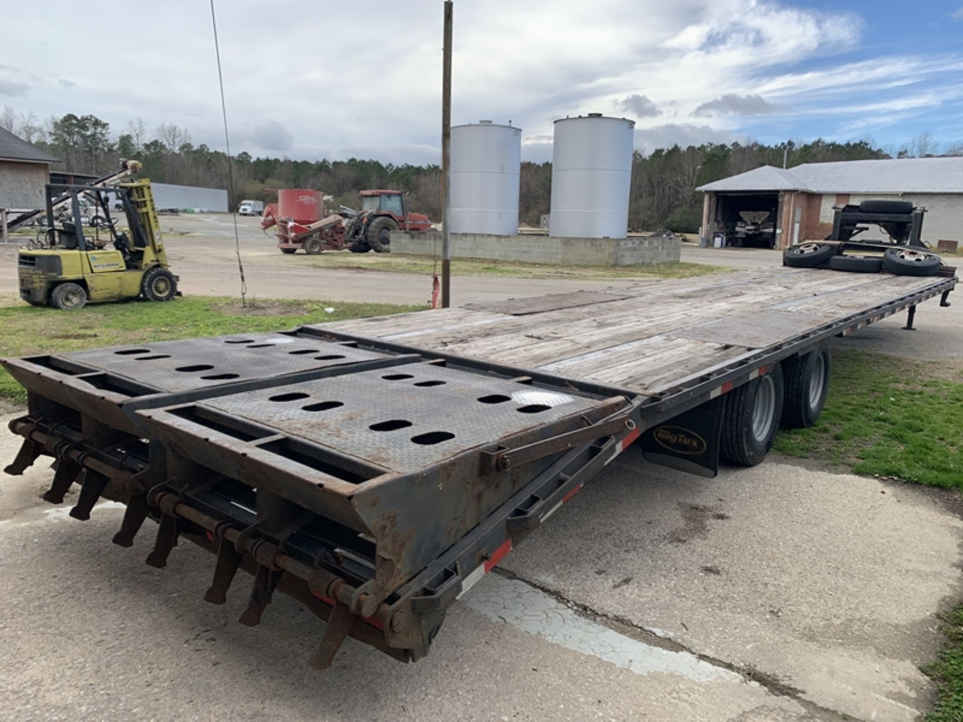 2017 Big Tex  40' dual axle gooseneck trailer VIN: 16VGX3521H6072604  - GVW 23,900 lb - Image 2 of 5