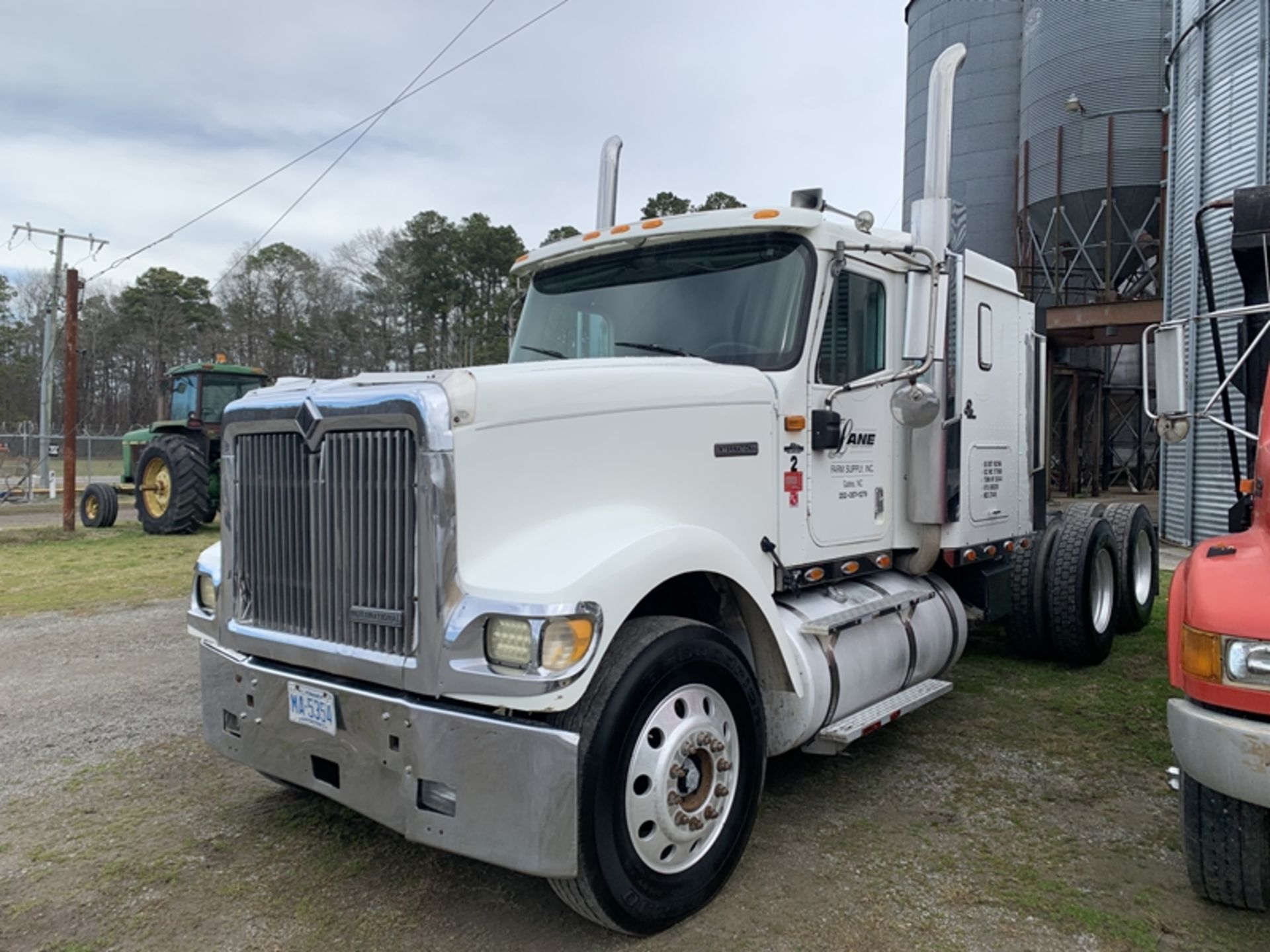 2000 INTERNATIONAL 9900I road tractor with Cat C15 & small sleeper,  wet line - - VIN: