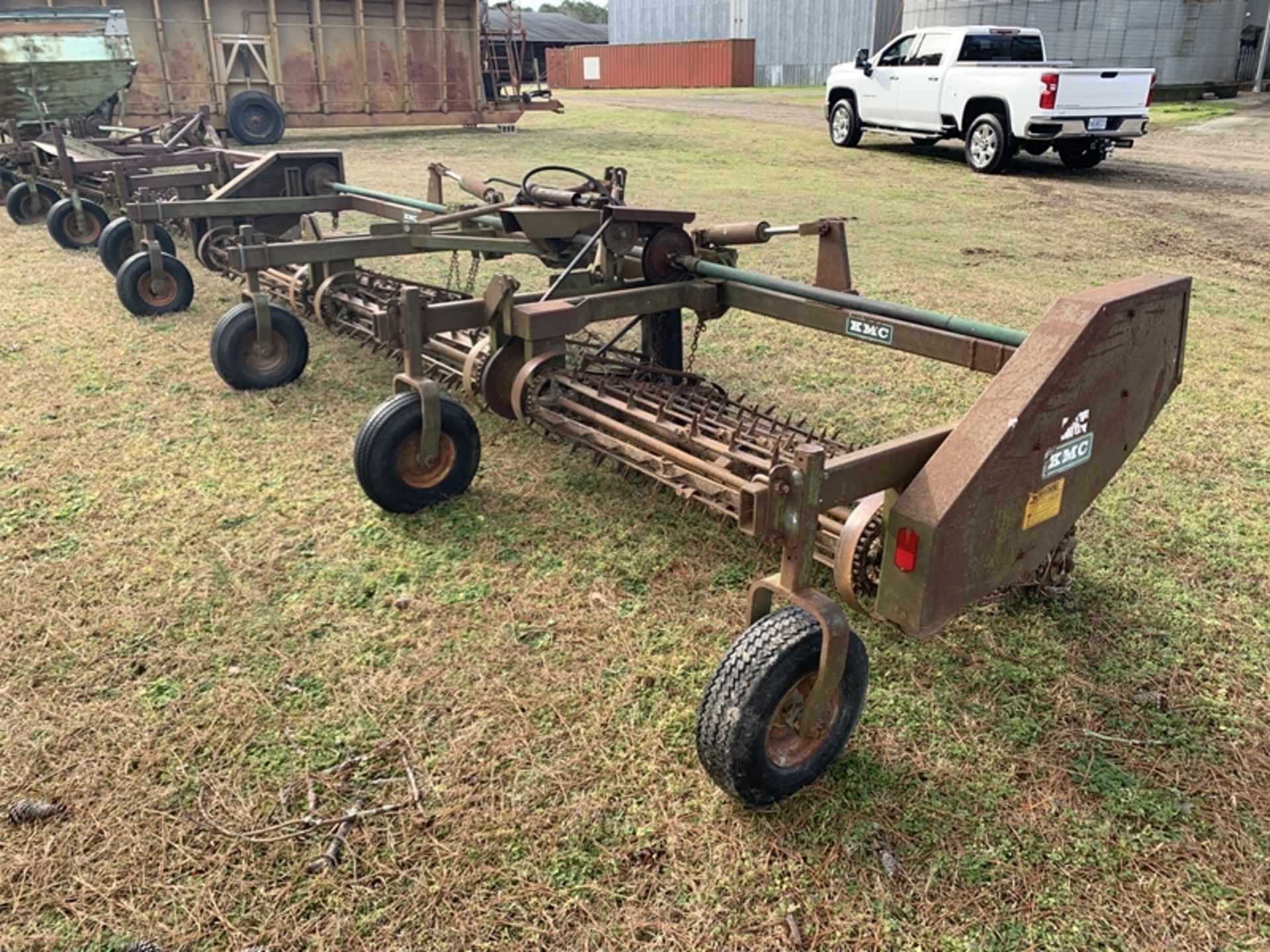 KMC 6 row peanut lifter - Image 3 of 4