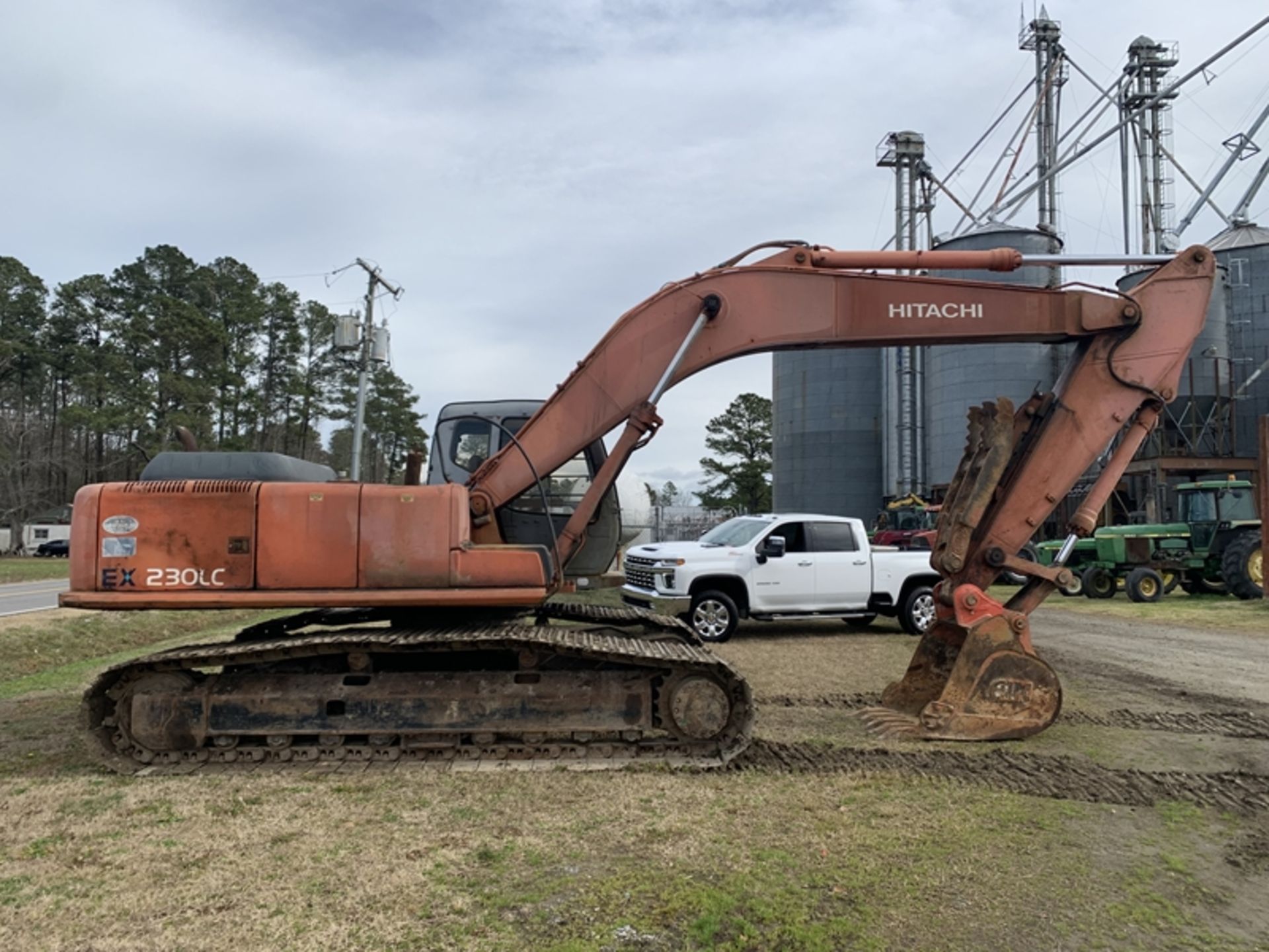 HITACHI EX 230LC-5 excavator with manual thumb - 5557 hrs showing serial # ANT400073 new hydraulic - Image 3 of 12