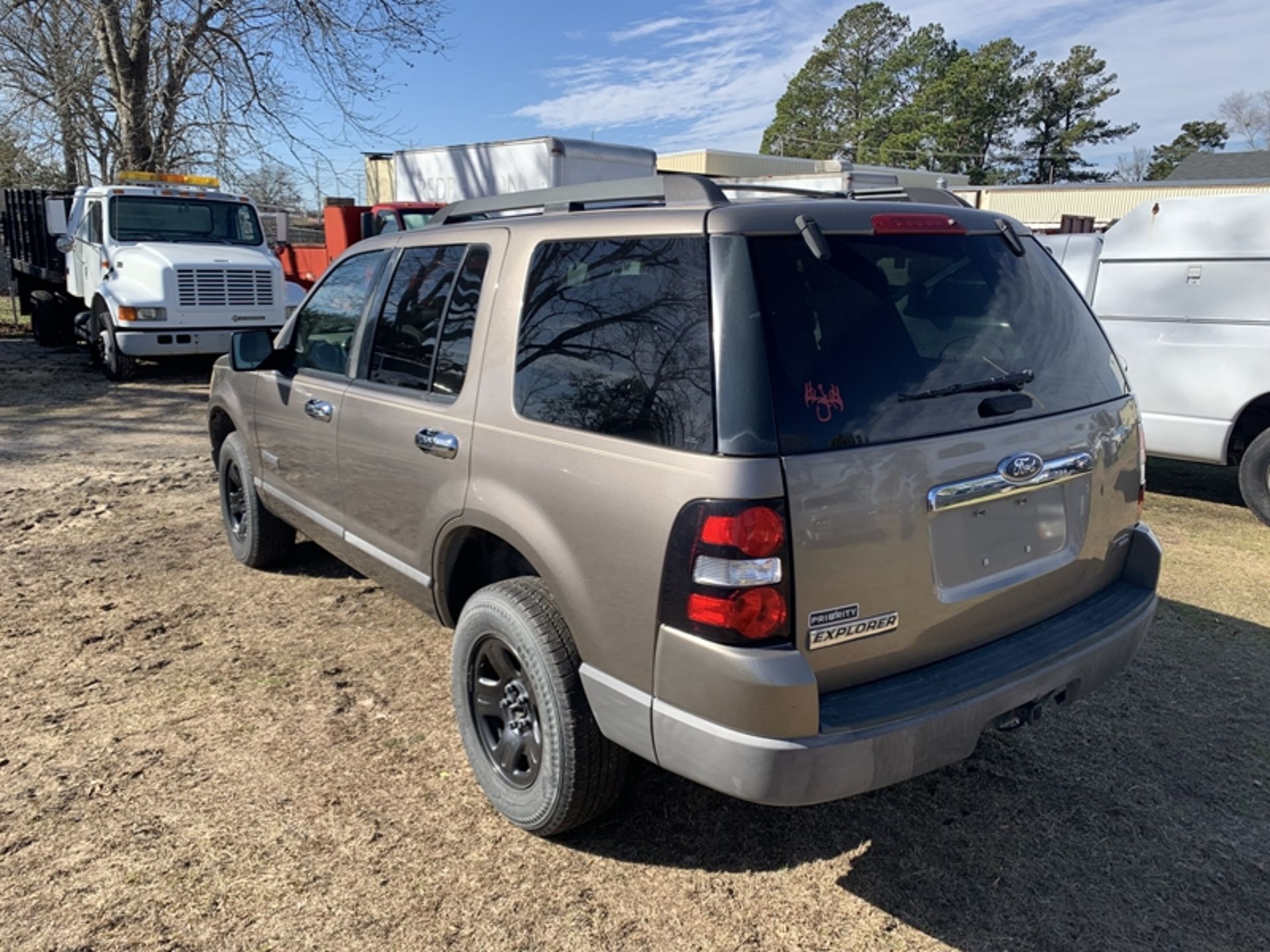 2006 FORD Explorer - 209,361 miles - VIN: 1FMEU62E56UA76705 motor is knocking Salvage title - Image 4 of 6