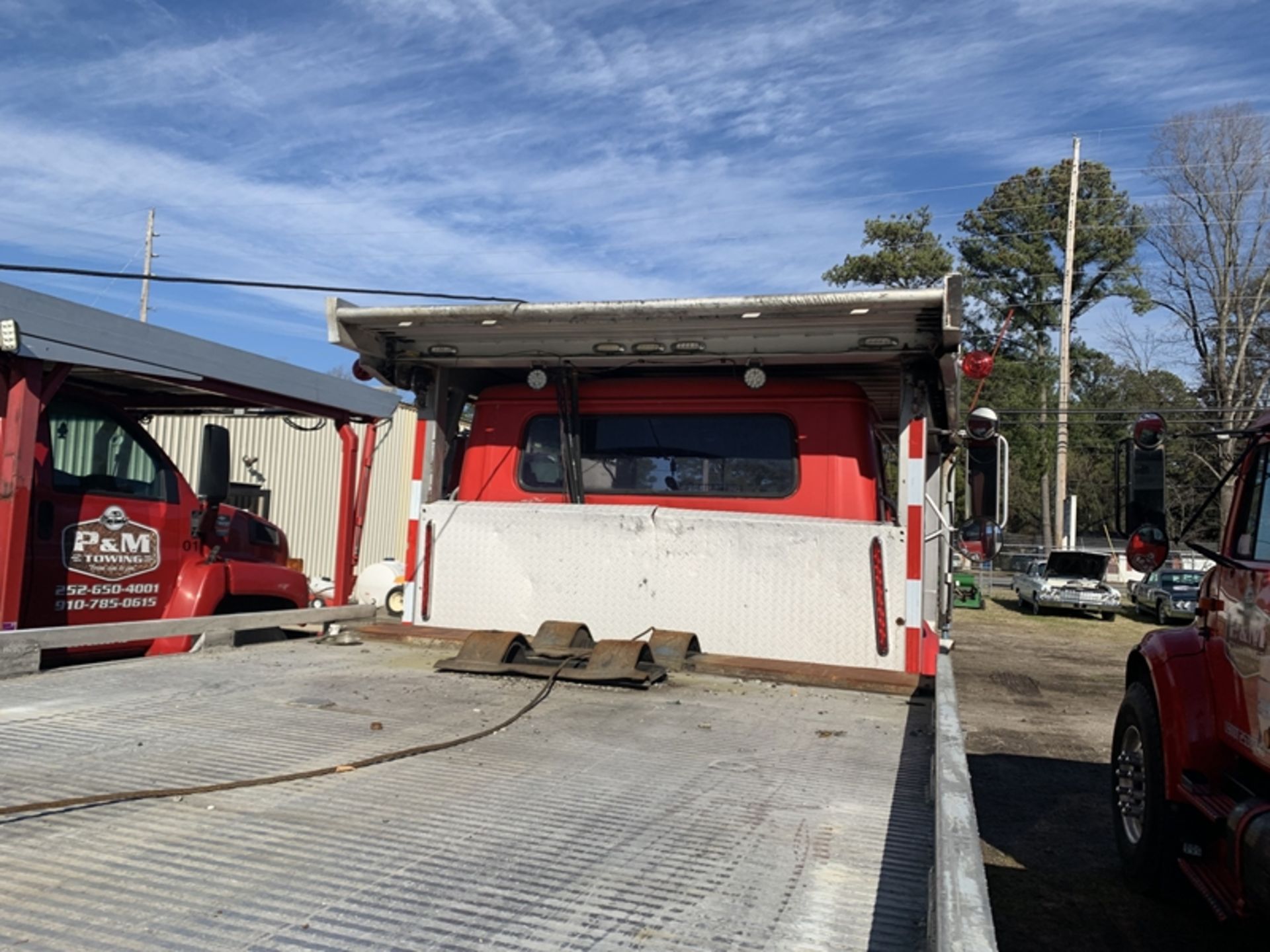 1993 INTERNATIONAL Straight 4900 28' rollback hauler body with independent wheel lift - mileage - Image 3 of 10