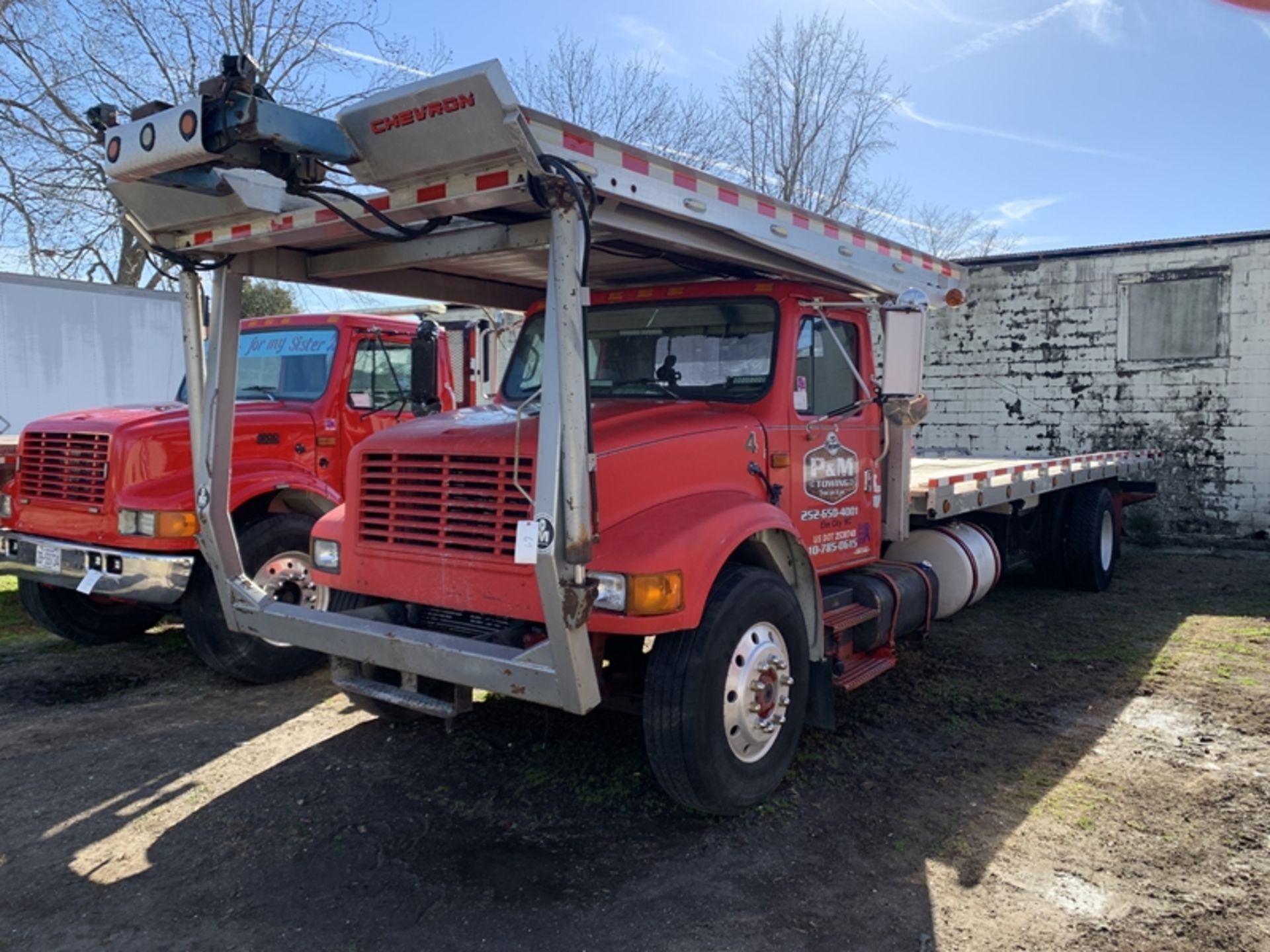 1993 INTERNATIONAL Straight 4900 28' rollback hauler body with independent wheel lift - mileage