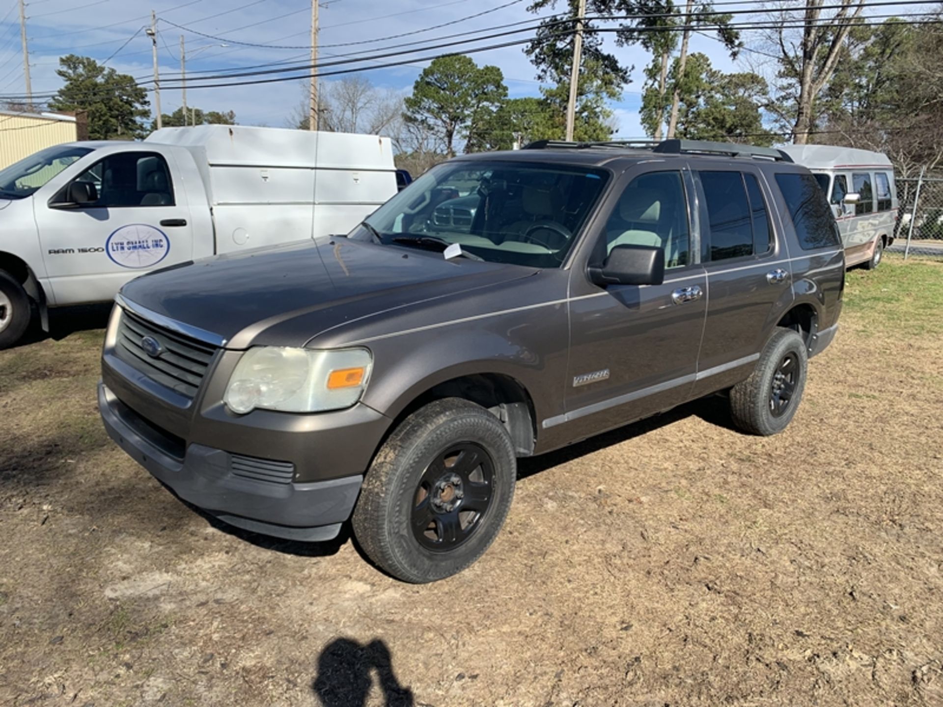 2006 FORD Explorer - 209,361 miles - VIN: 1FMEU62E56UA76705 motor is knocking Salvage title