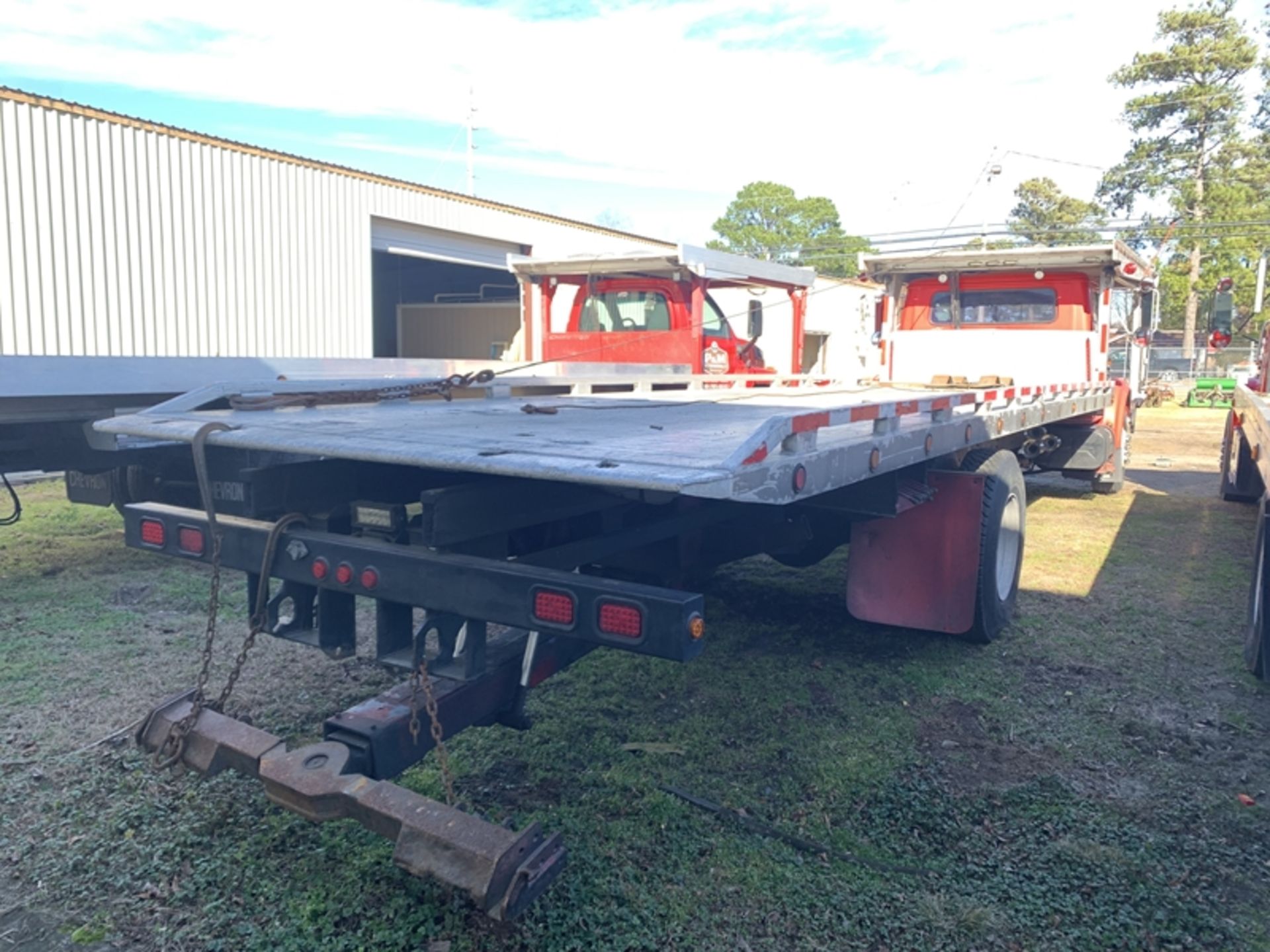 1993 INTERNATIONAL Straight 4900 28' rollback hauler body with independent wheel lift - mileage - Image 5 of 10