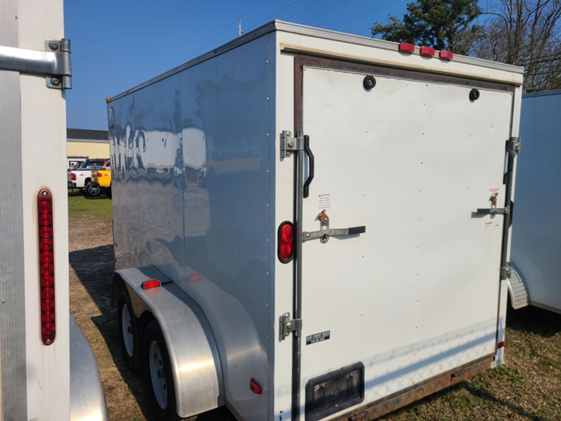 2018 COVERED WAGON 6'X12' dual-axle, V-nose, enclosed trailer, ramp door - VIN: 53FBE1220JF036770 - Image 5 of 6