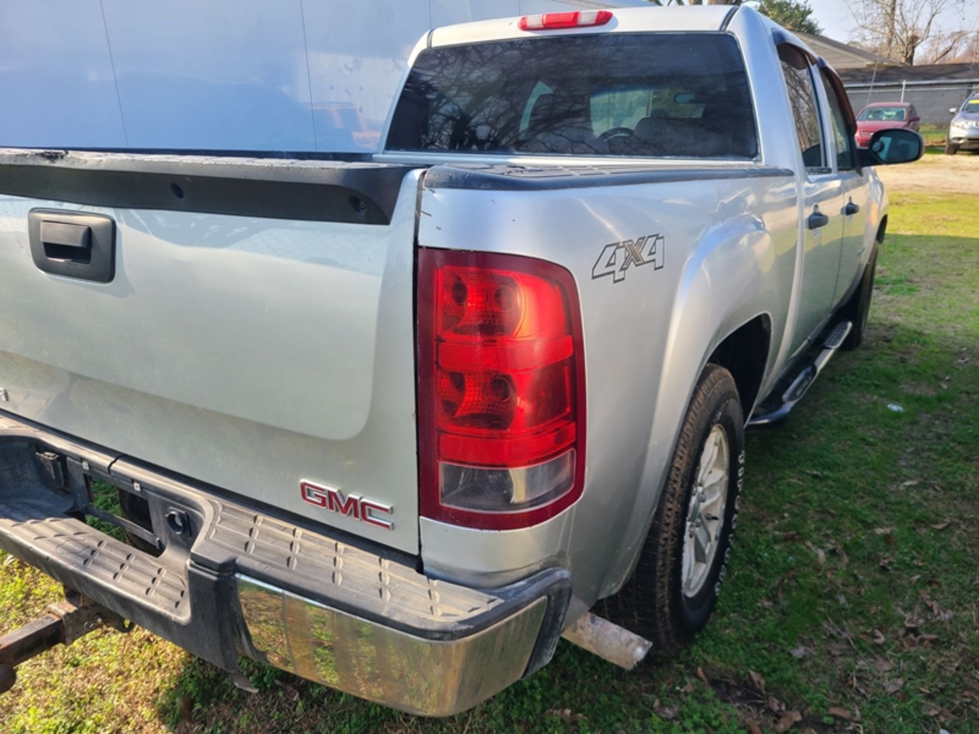 2013 GMC Sierra crew cab 4wd - 307,137 miles - VIN: 3GTP2TE7XDG186650 (extensive body rust) - Image 3 of 8