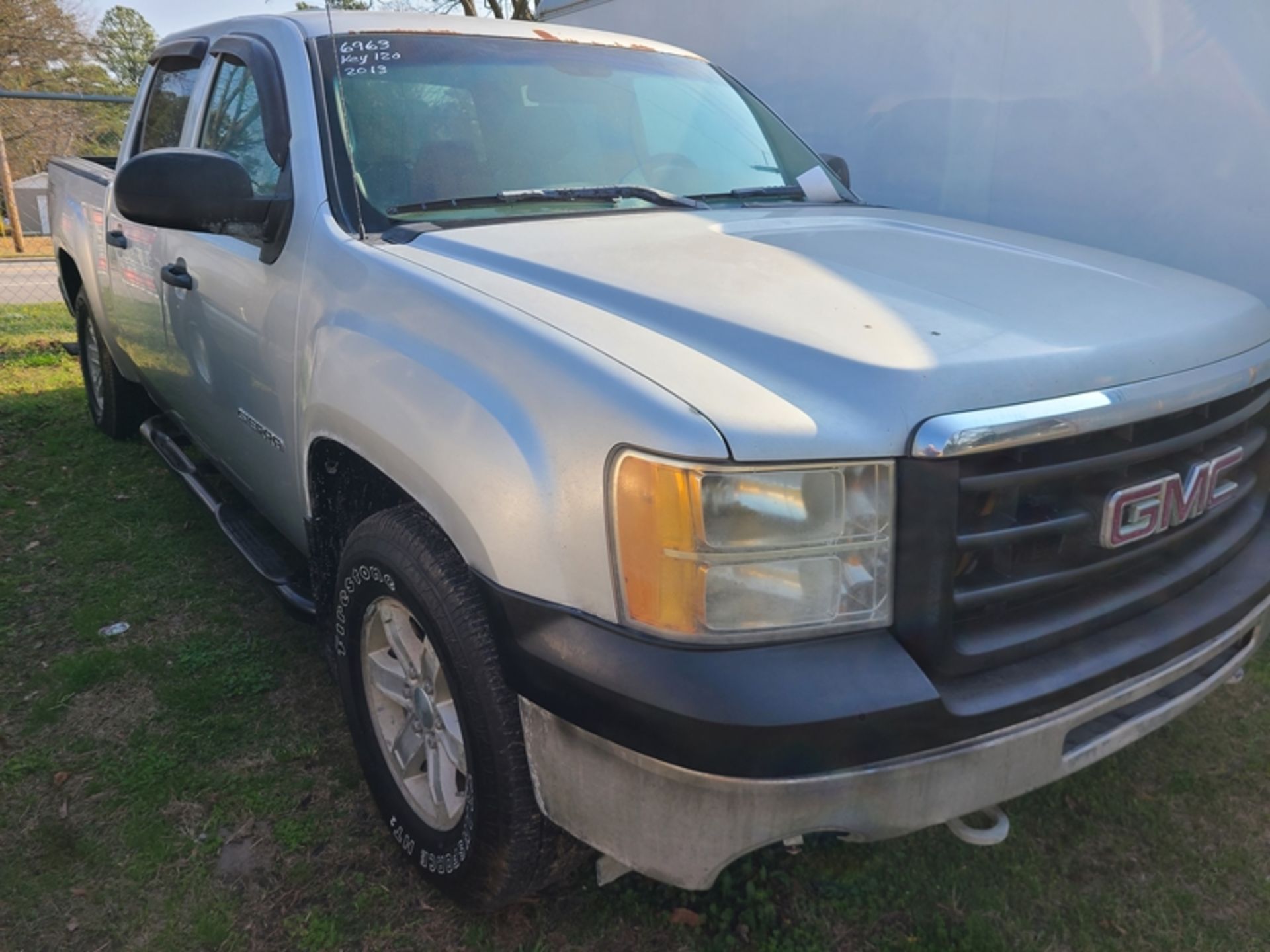 2013 GMC Sierra crew cab 4wd - 307,137 miles - VIN: 3GTP2TE7XDG186650 (extensive body rust) - Image 2 of 8