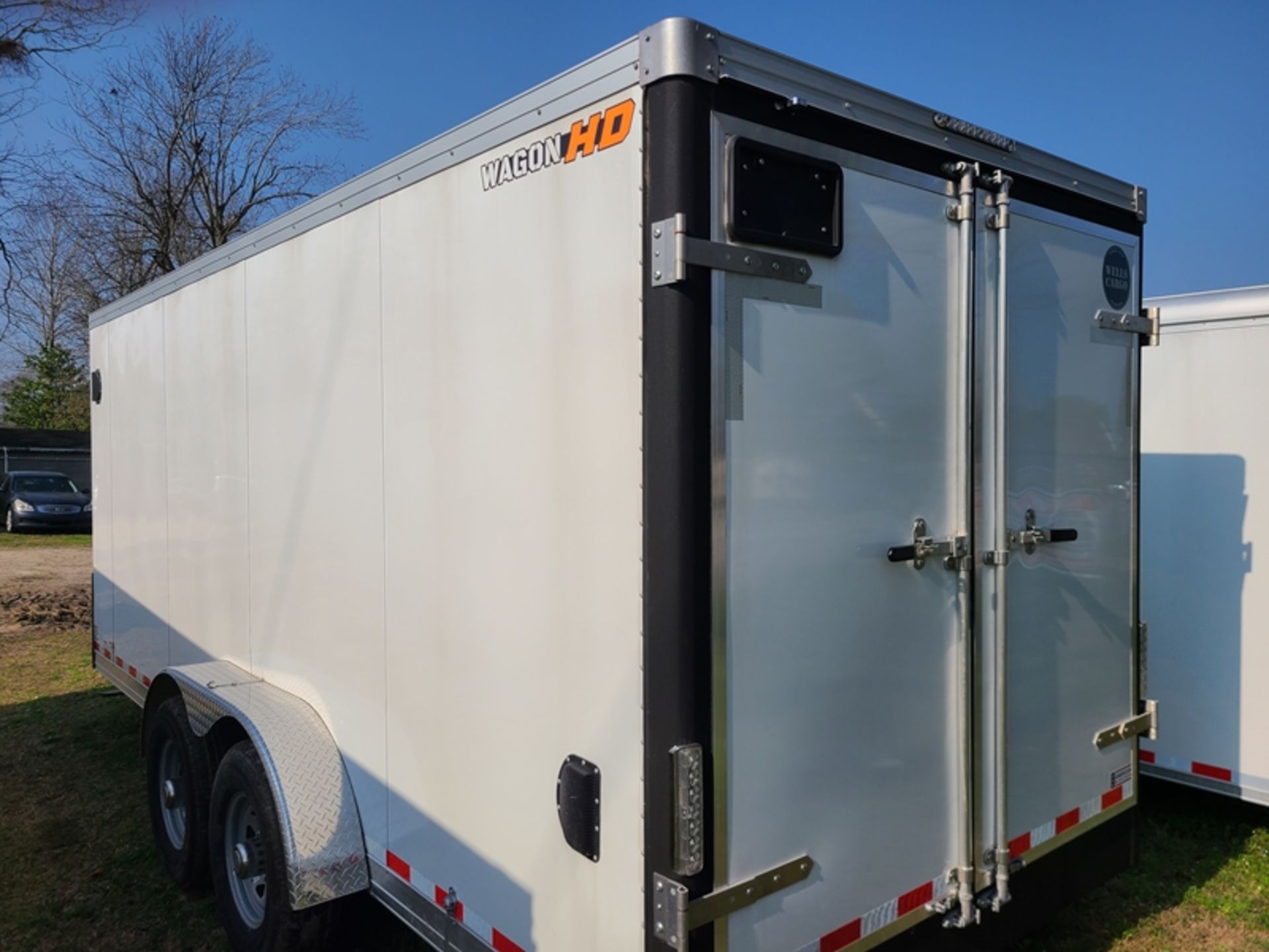 2021 WELLS CARGO 7'X20' dual-axle, V-nose, enclosed trailer, barn doors - VIN:7K61E1824MH001226 like - Image 5 of 6