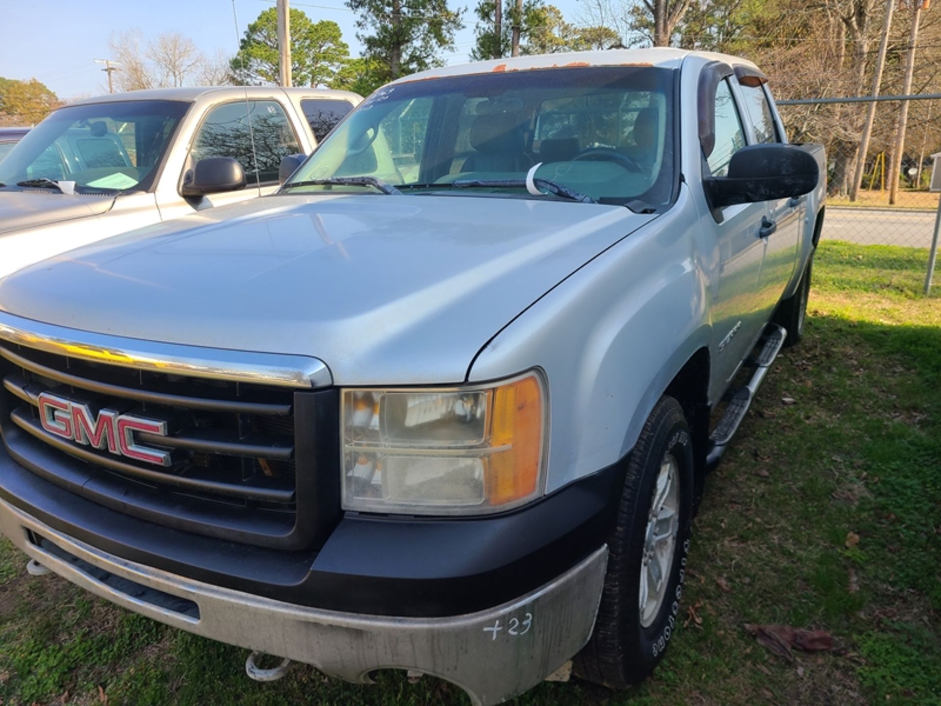 2013 GMC Sierra crew cab 4wd - 307,137 miles - VIN: 3GTP2TE7XDG186650 (extensive body rust)