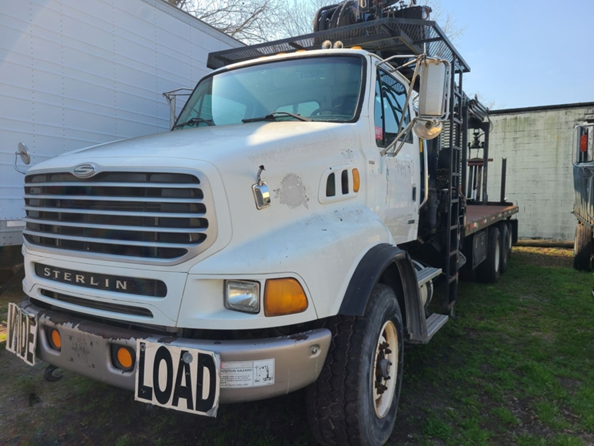 2006 STERLING truck with a 26' bed and a HIAB 335K 61'material boom lift with 272,259 miles (just