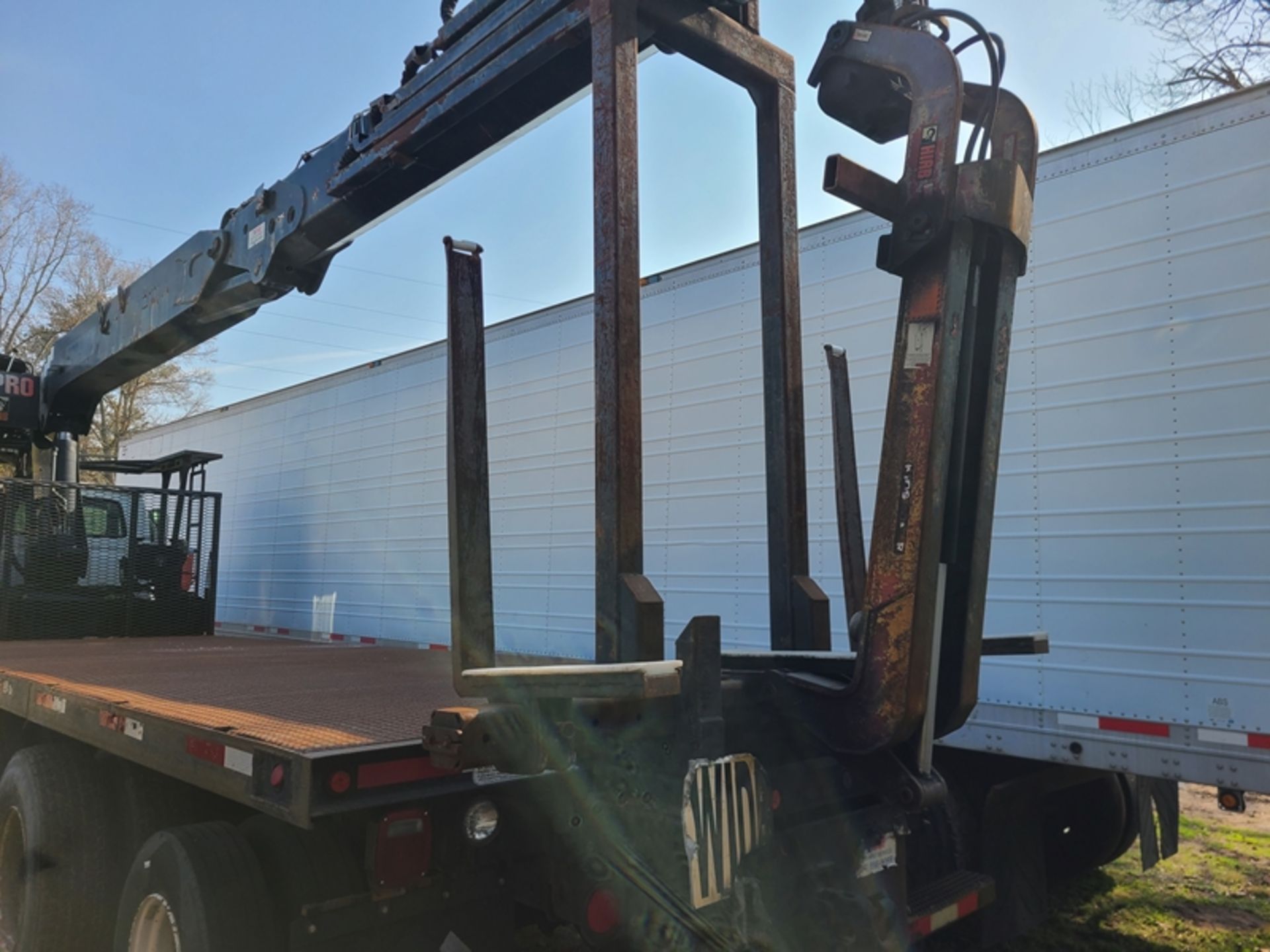 2006 STERLING truck with a 26' bed and a HIAB 335K 61'material boom lift with 272,259 miles (just - Image 8 of 12