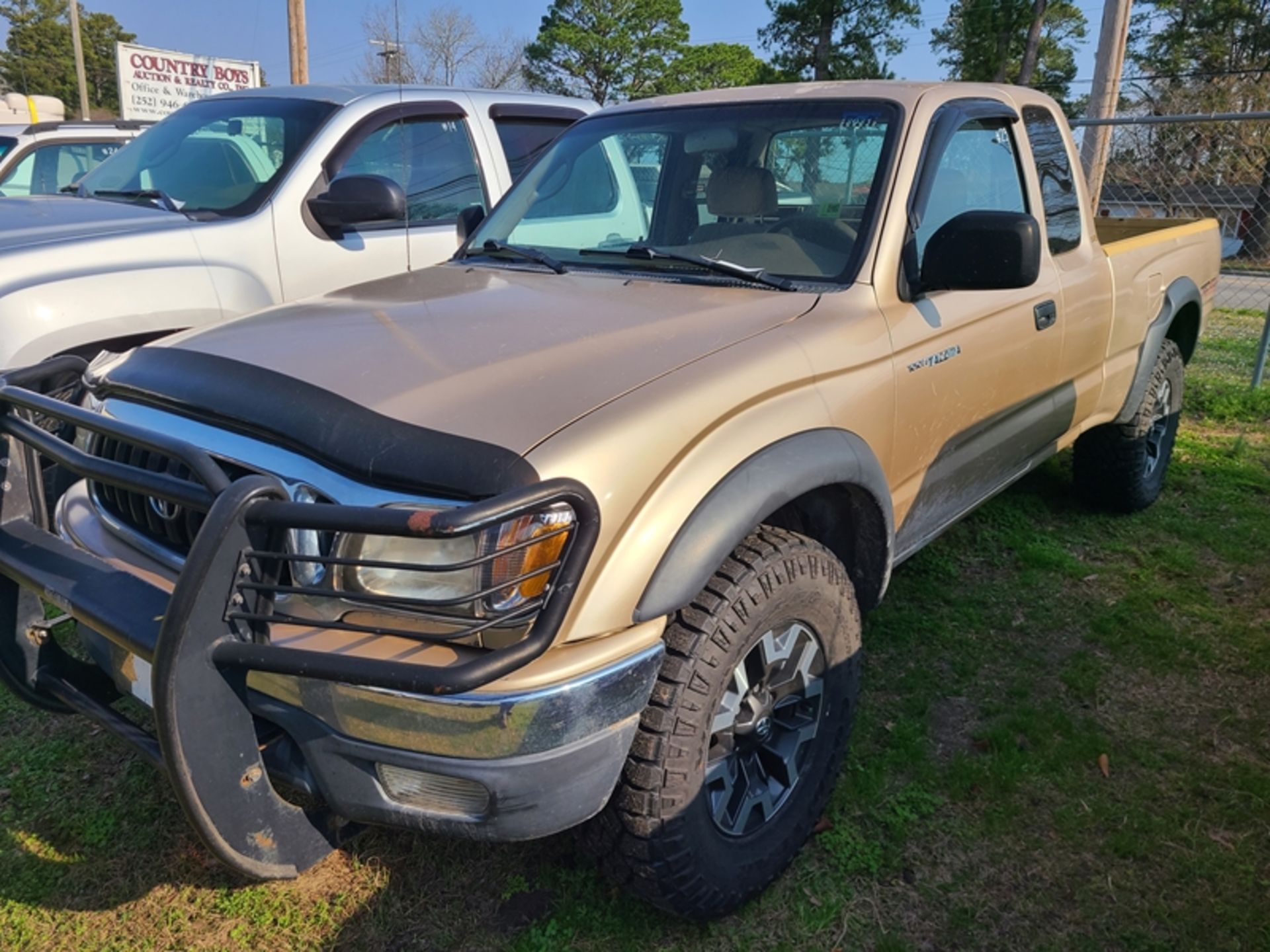 2003 TOYOTA Tacoma SR5-TRD ext. cab 4wd 5spd - 258,535 miles - VIN: 5TEWN72N43Z286260 (rebuilt front