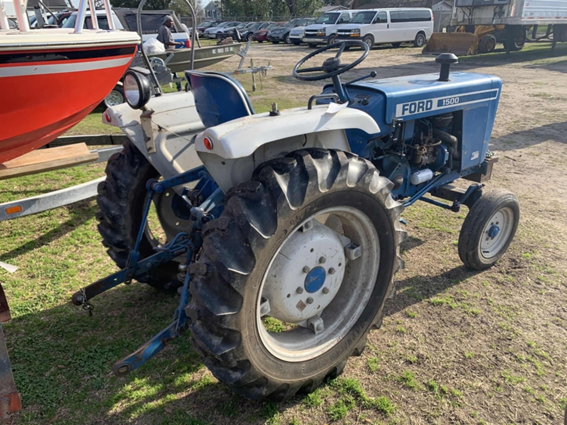 FORD 1500 2wd tractor with turf tires and regular tires - Image 3 of 5