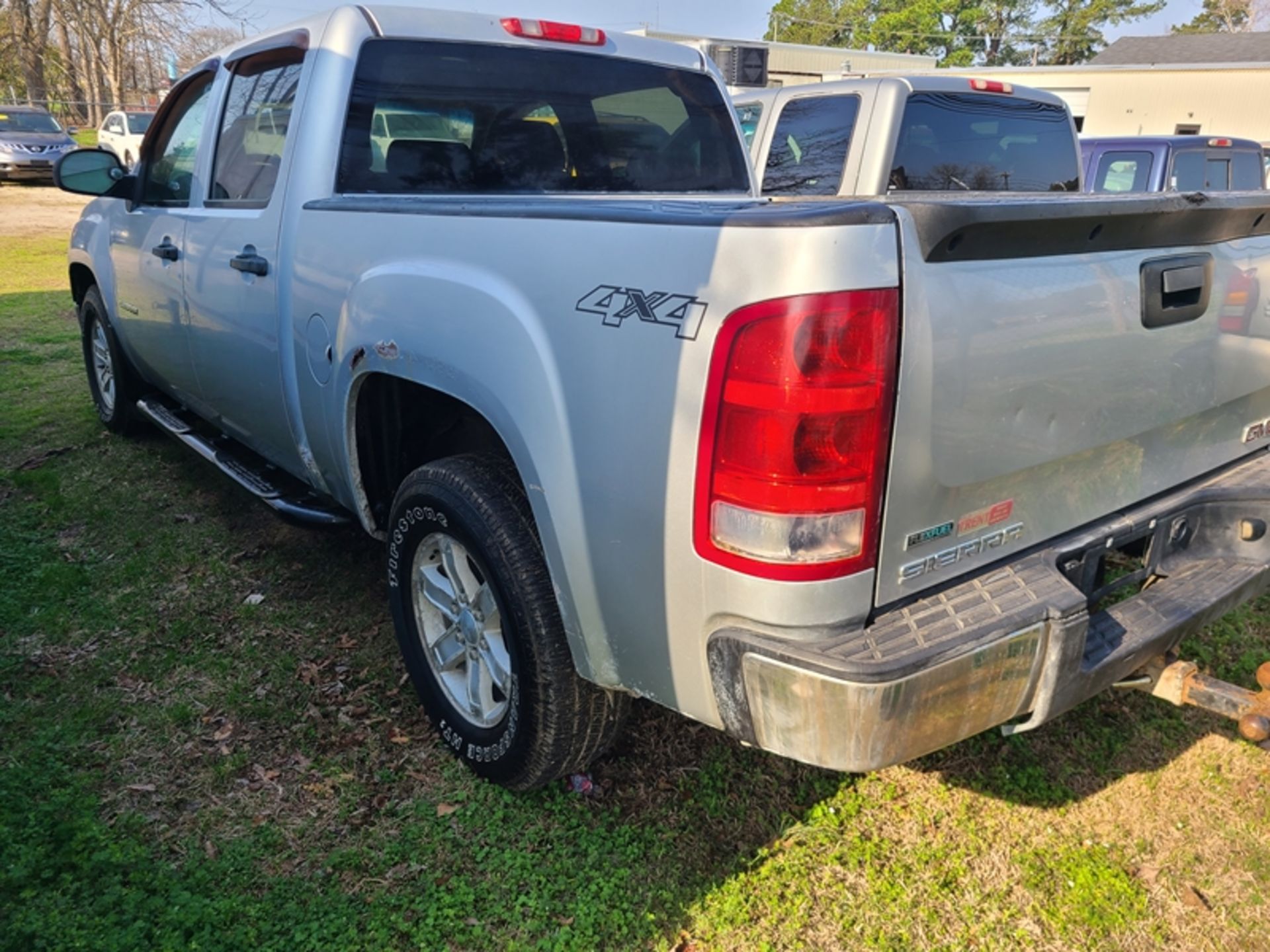 2013 GMC Sierra crew cab 4wd - 307,137 miles - VIN: 3GTP2TE7XDG186650 (extensive body rust) - Image 4 of 8