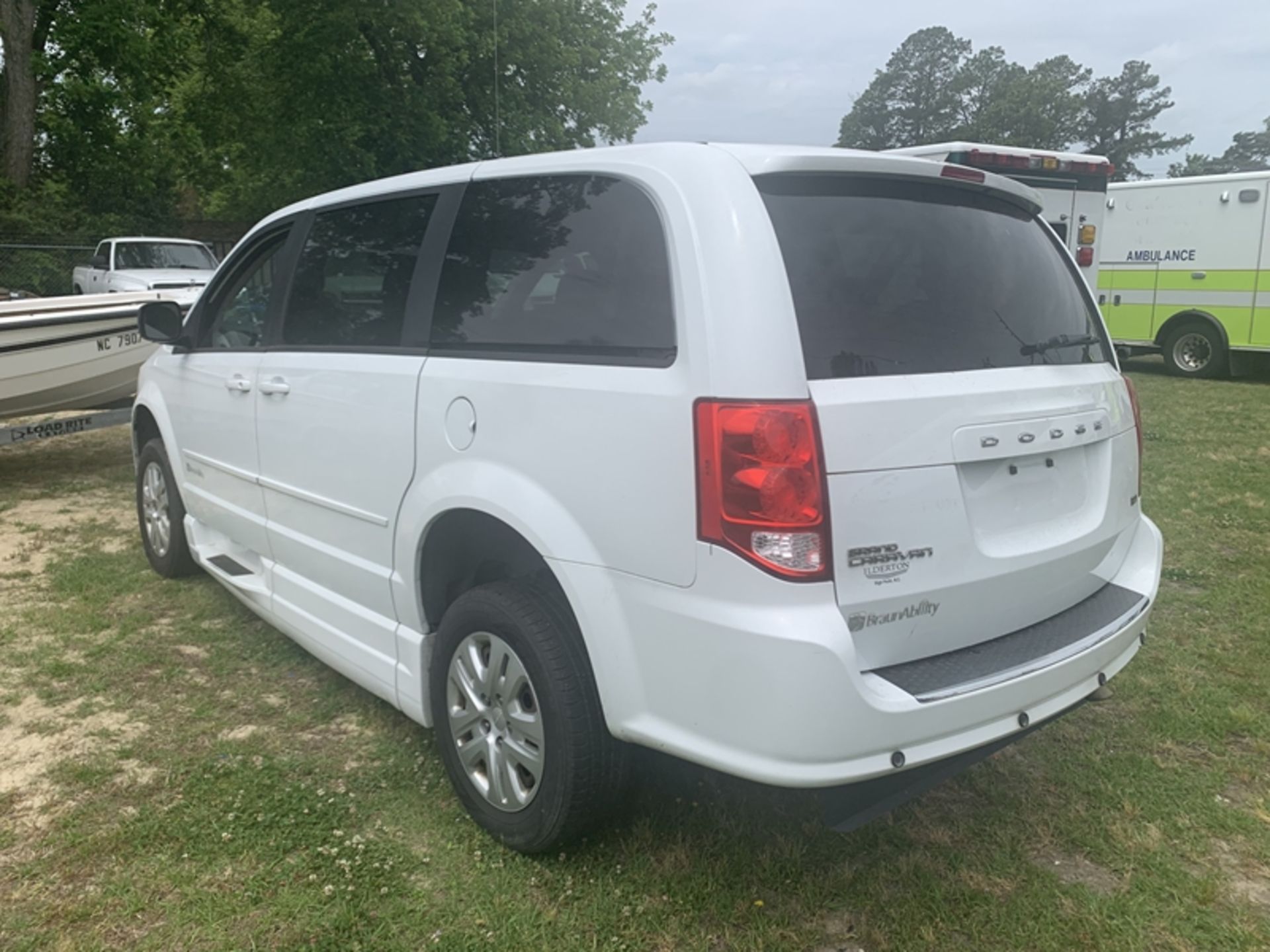 2015 DODGE Grand Caravan Minivan BraunAbility wheel chair accessible , gas, FWD - 194,403 miles - Image 4 of 8