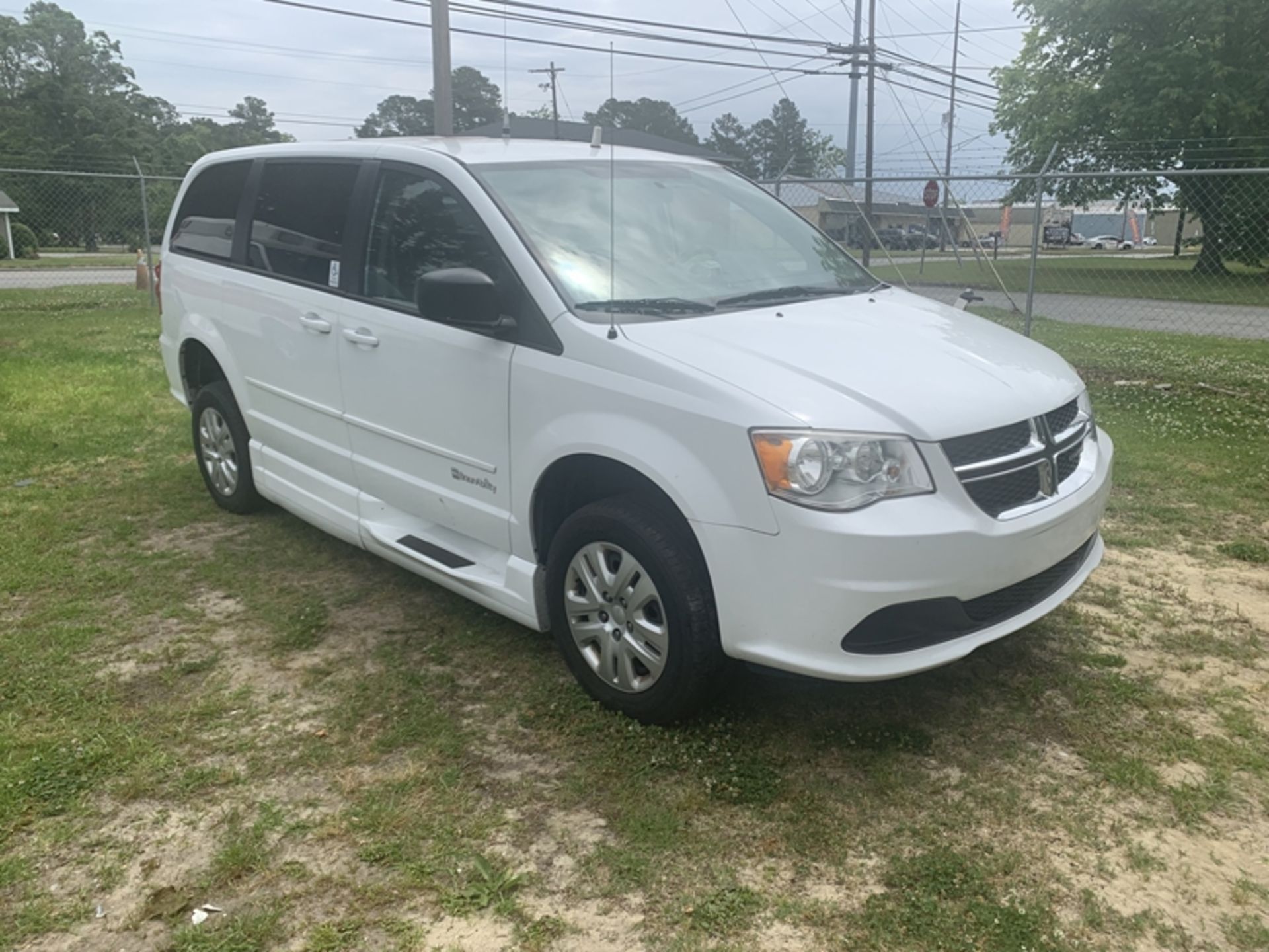 2015 DODGE Grand Caravan Minivan BraunAbility wheel chair accessible , gas, FWD - 194,403 miles - Image 2 of 8