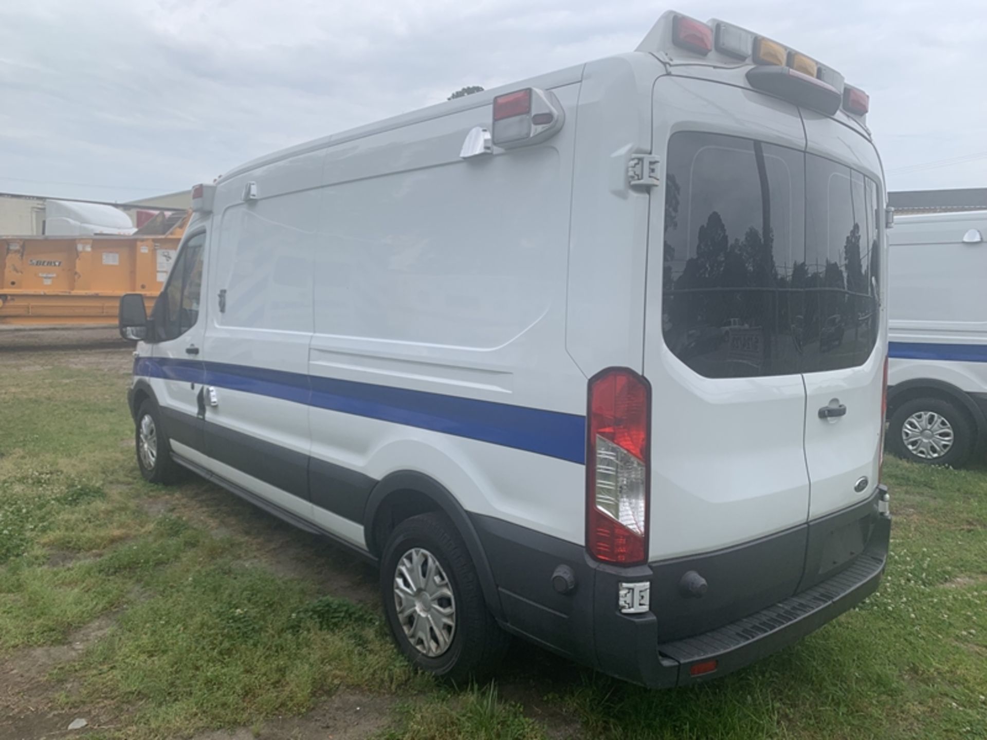 2018 FORD Transit 350 Sprinter Van, Type II Ambulance, 3.2L dsl - 203,339 miles - VIN: - Image 4 of 6