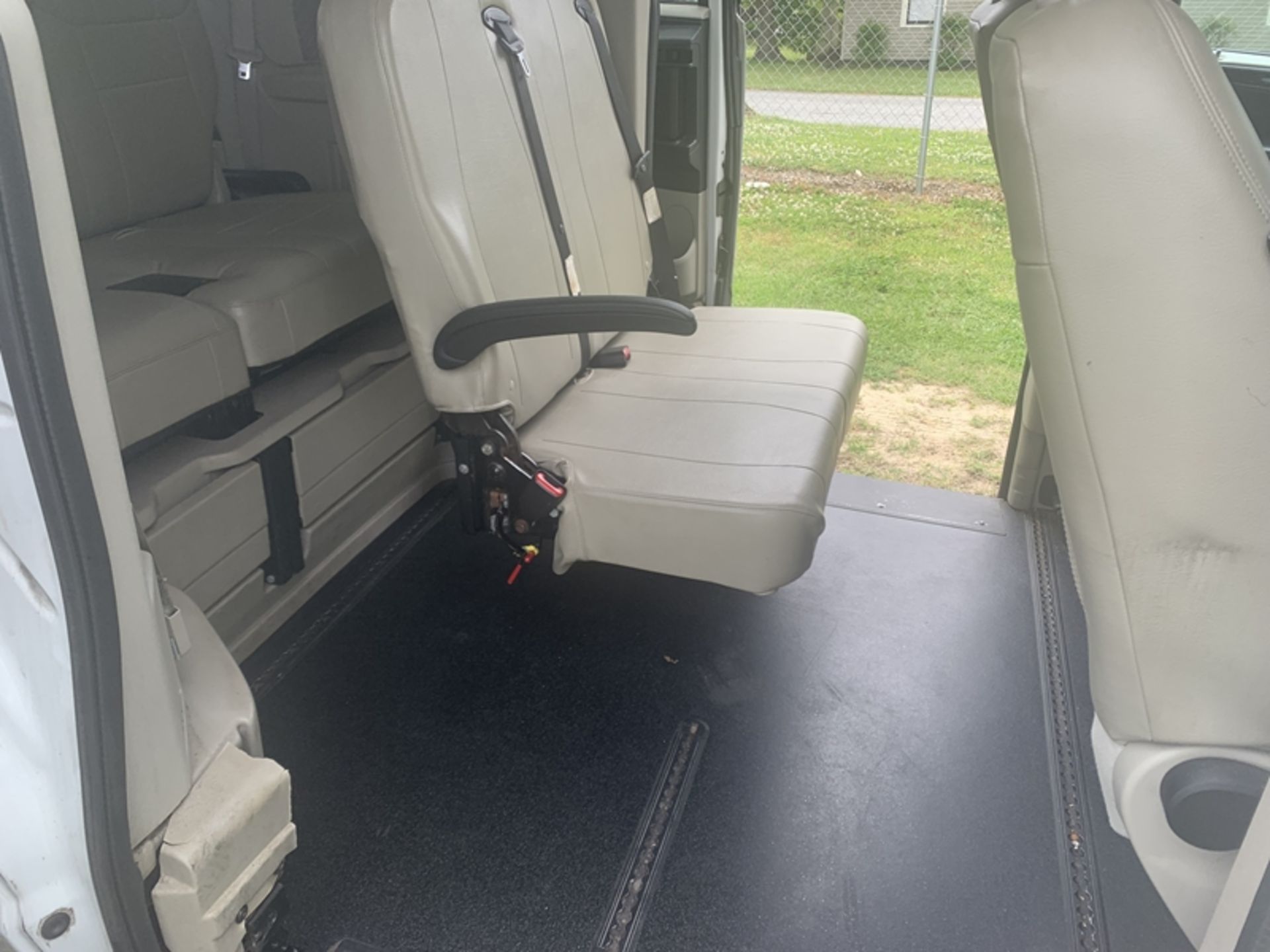 2015 DODGE Grand Caravan Minivan BraunAbility wheel chair accessible , gas, FWD - 194,403 miles - Image 7 of 8