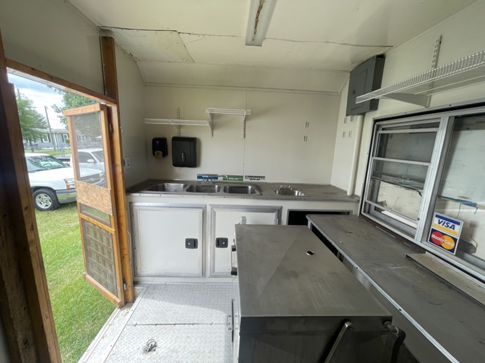 2007 RACE COACHES 28' concession/catering trailer with equipment - Model RC8526TA5 - VIN - Image 7 of 10